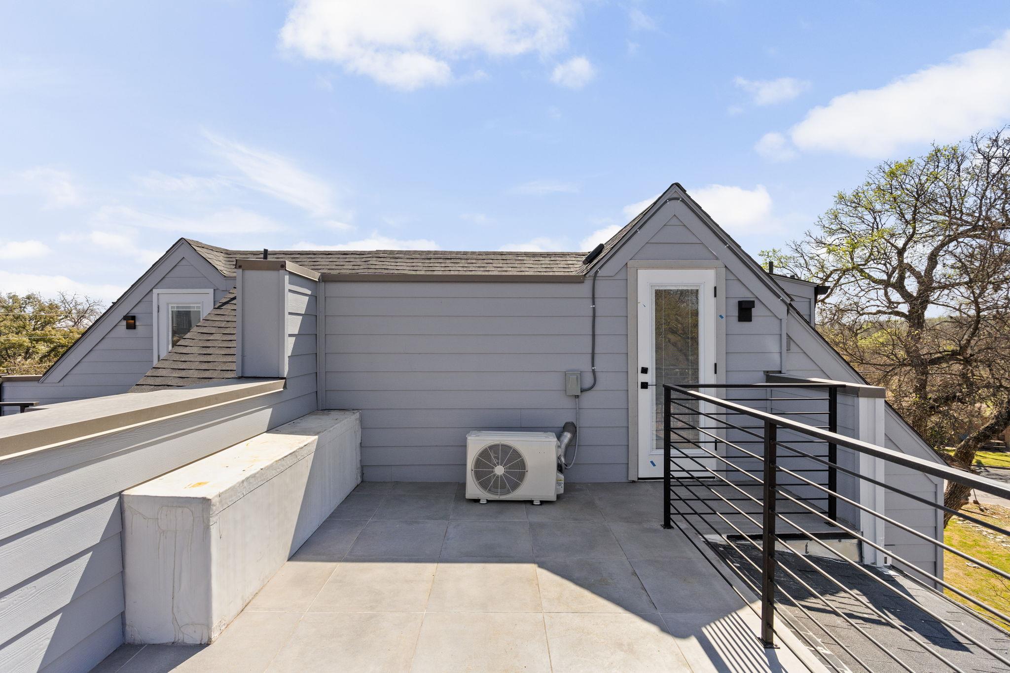 1402 Summit St #b Property Photo 32
