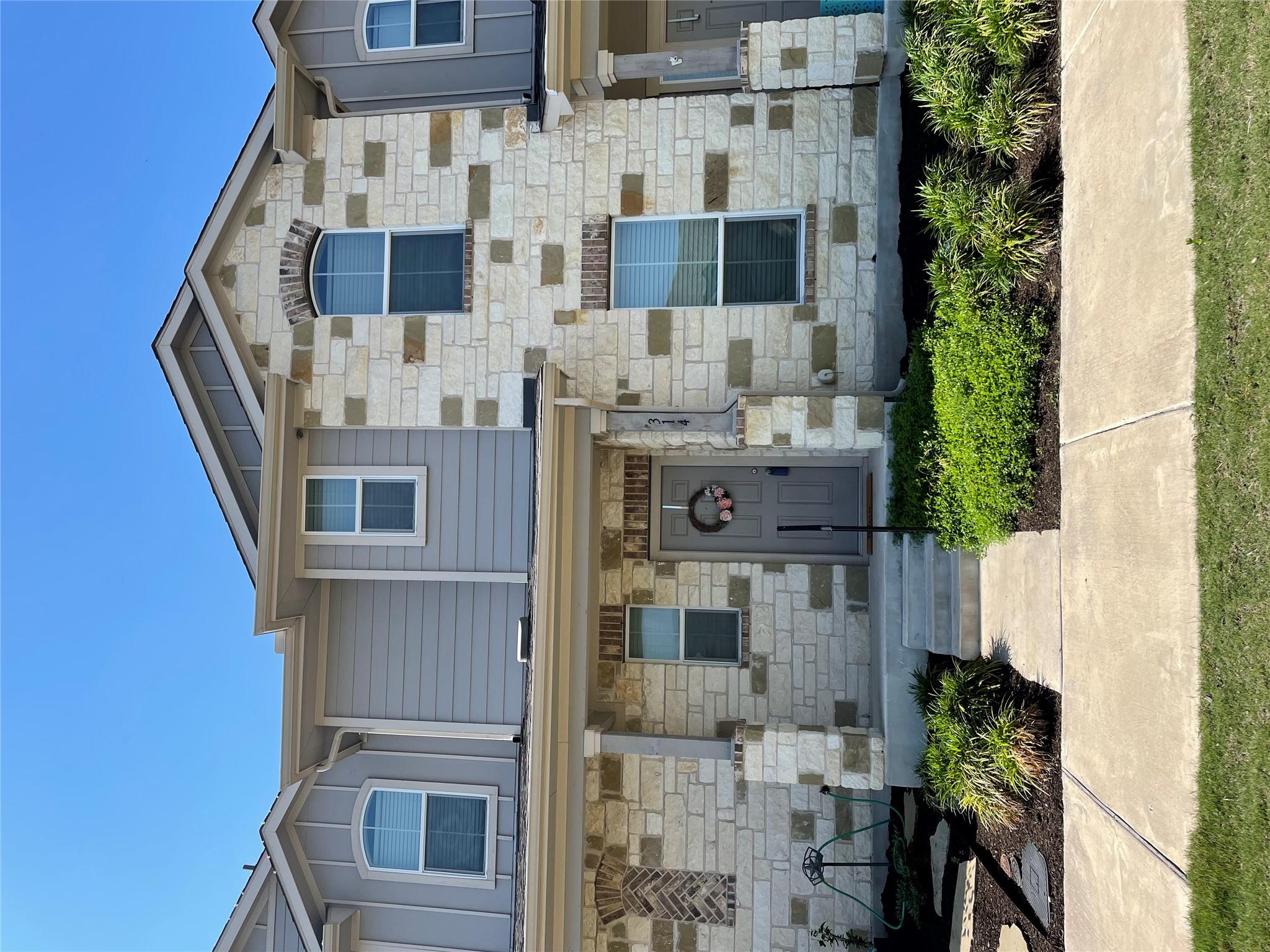 314 Crater Lake Dr Property Photo