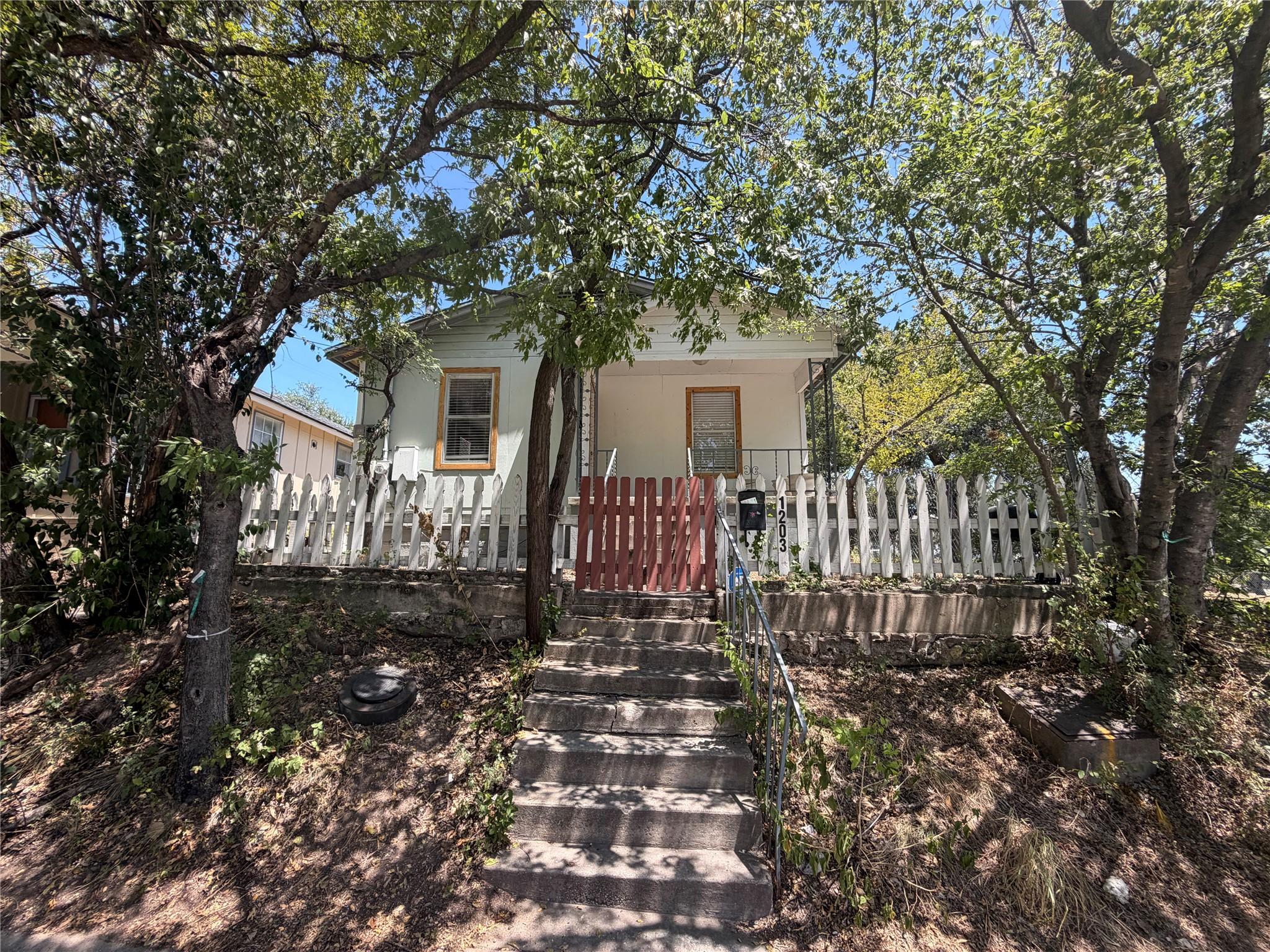 1203 Olander St Property Photo 1