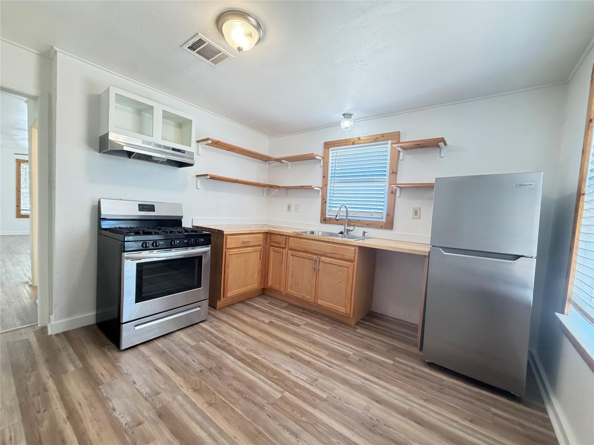 1203 Olander St Property Photo 5