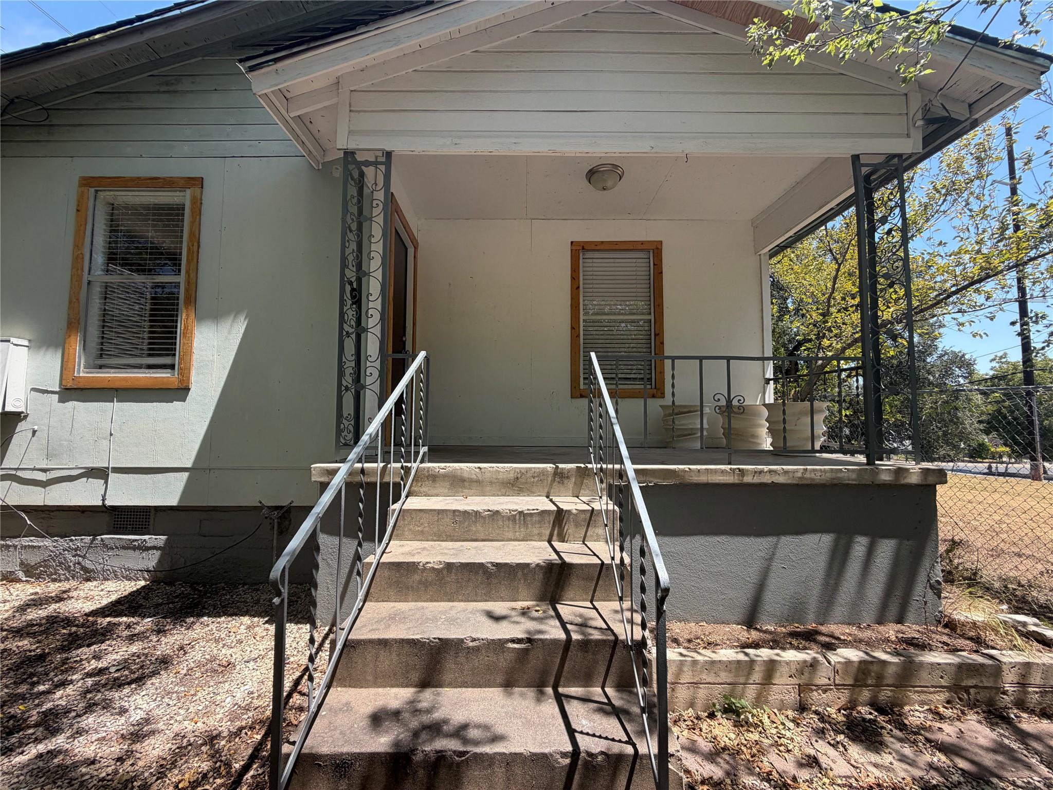 1203 Olander St Property Photo 12