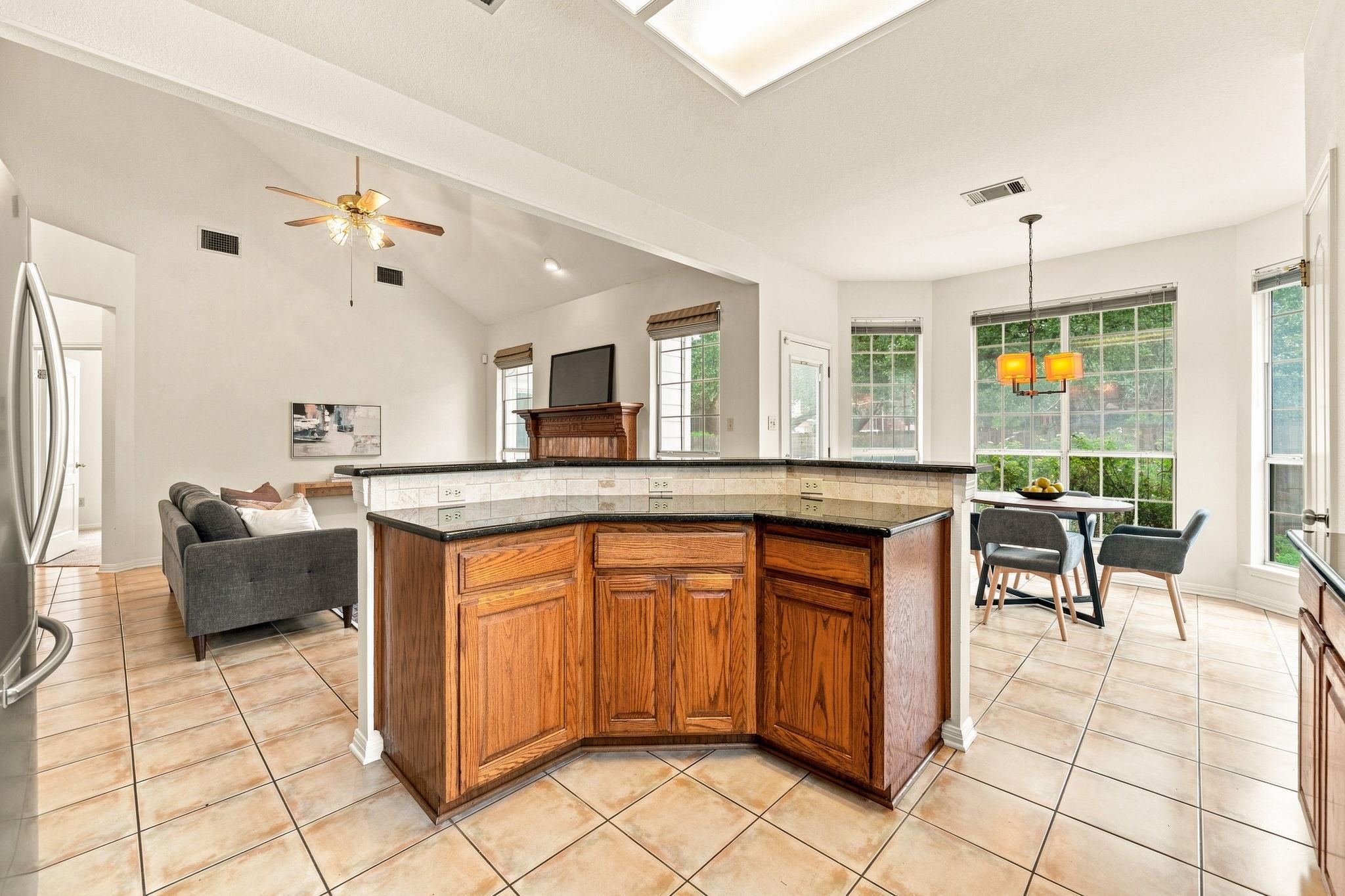 7808 Cheno Cortina Trl Property Photo 8