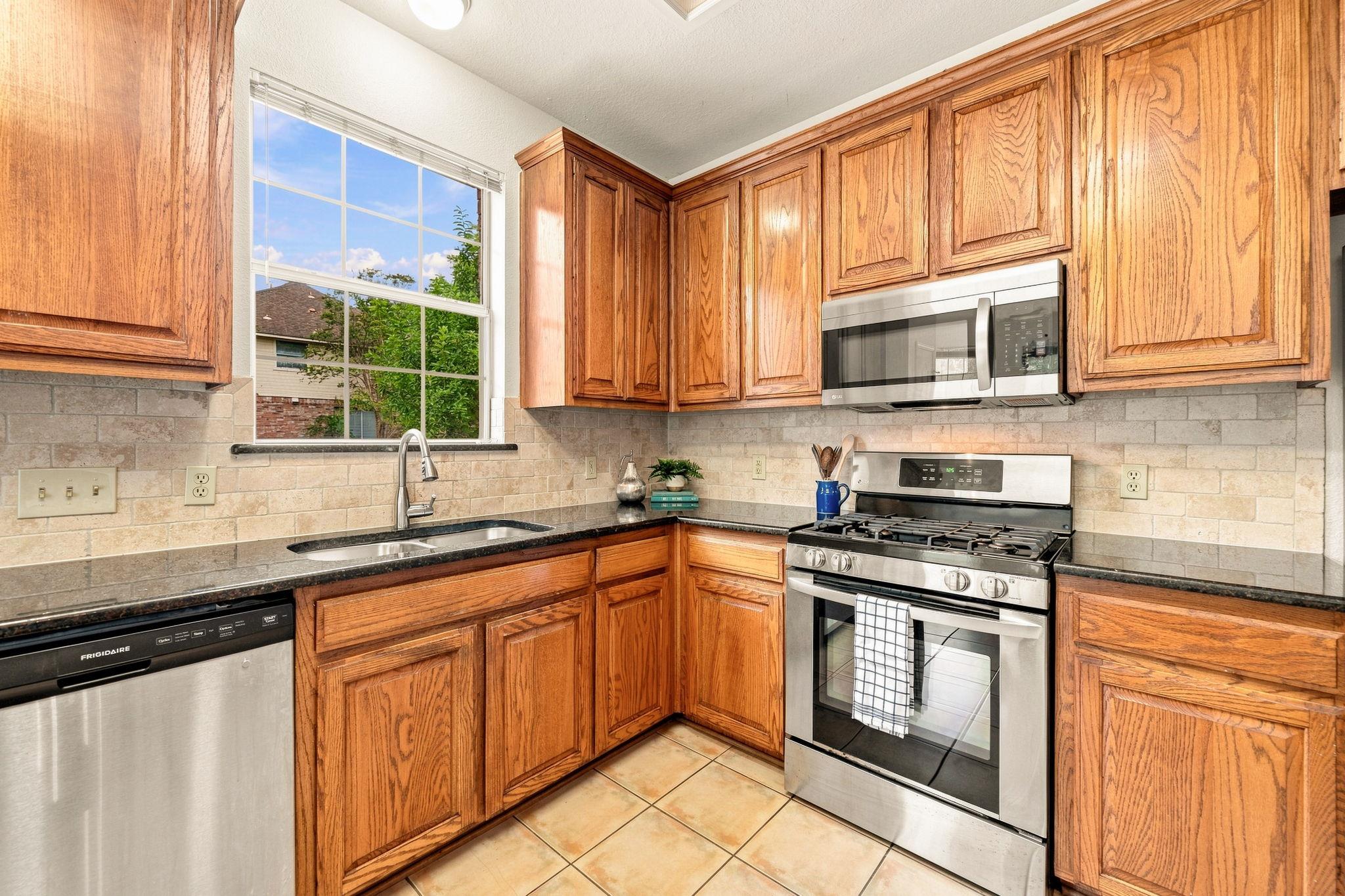7808 Cheno Cortina Trl Property Photo 9