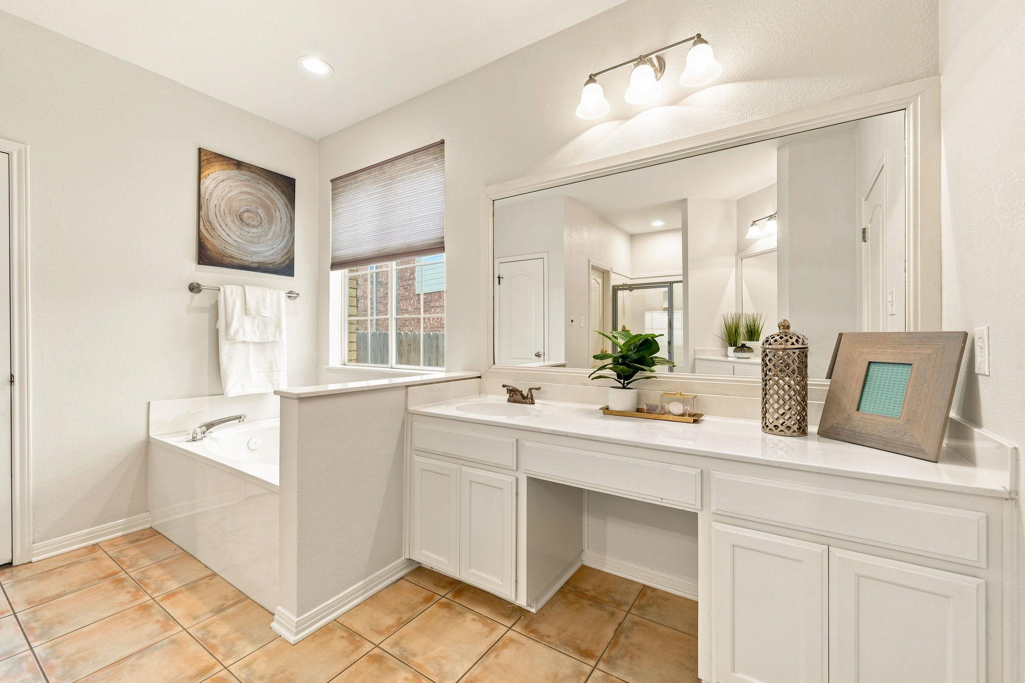 7808 Cheno Cortina Trl Property Photo 14