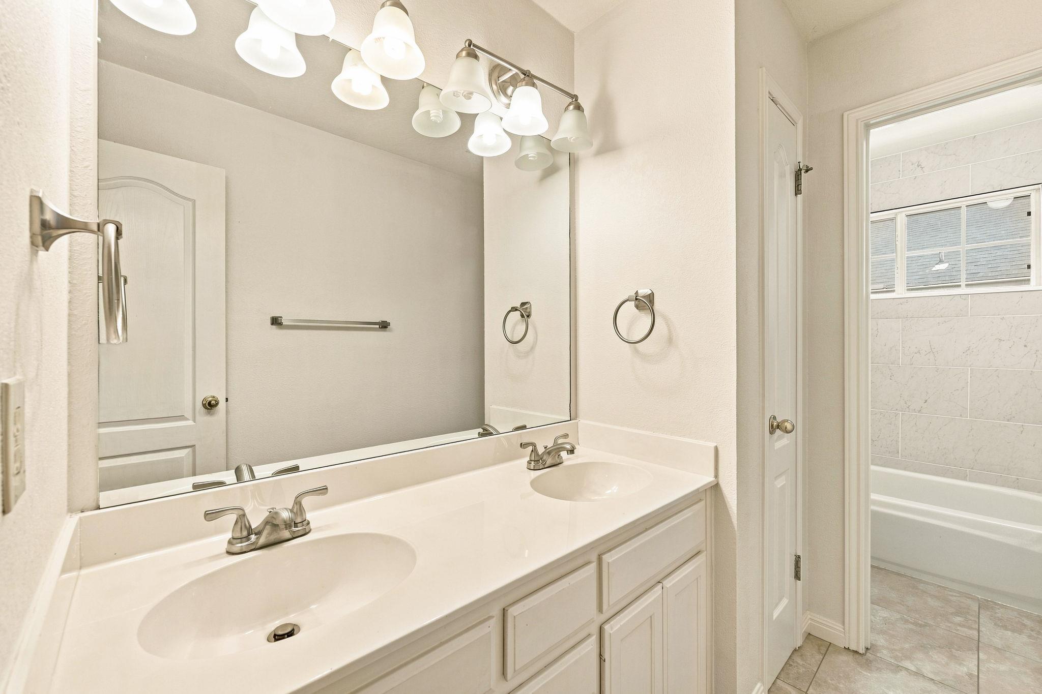 7808 Cheno Cortina Trl Property Photo 20