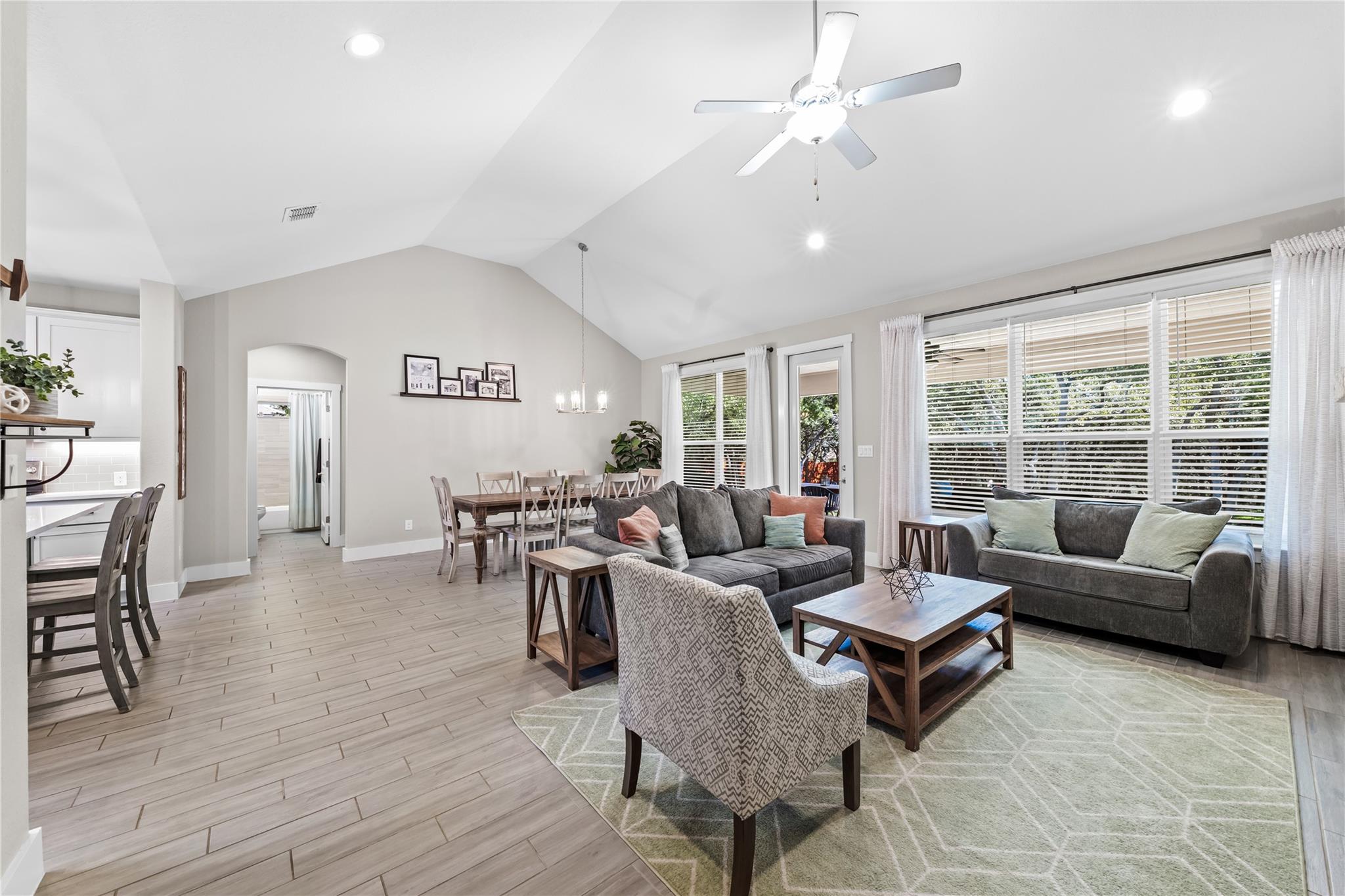 1411 Rocky Ridge Loop Property Photo 3