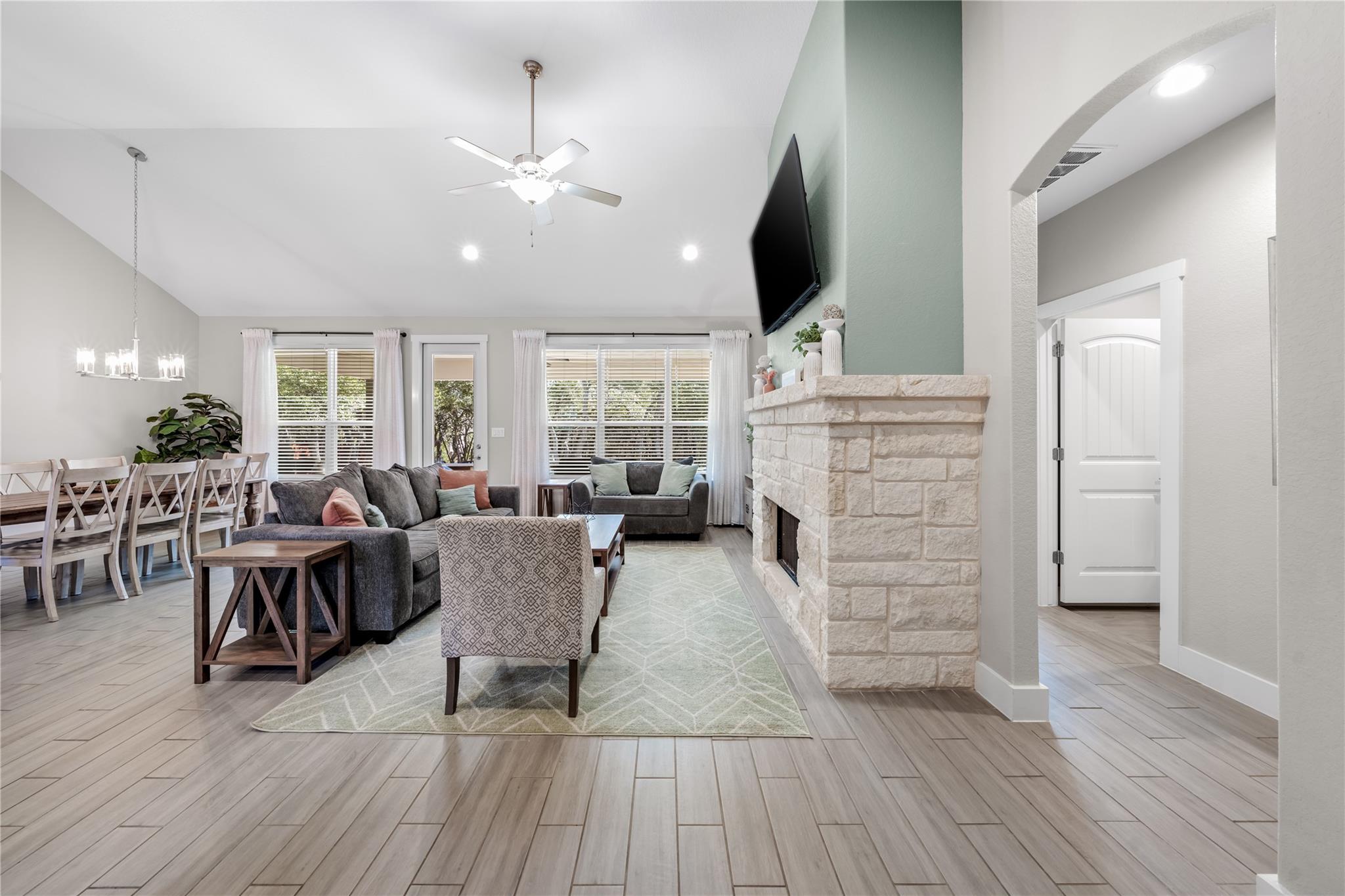 1411 Rocky Ridge Loop Property Photo 4