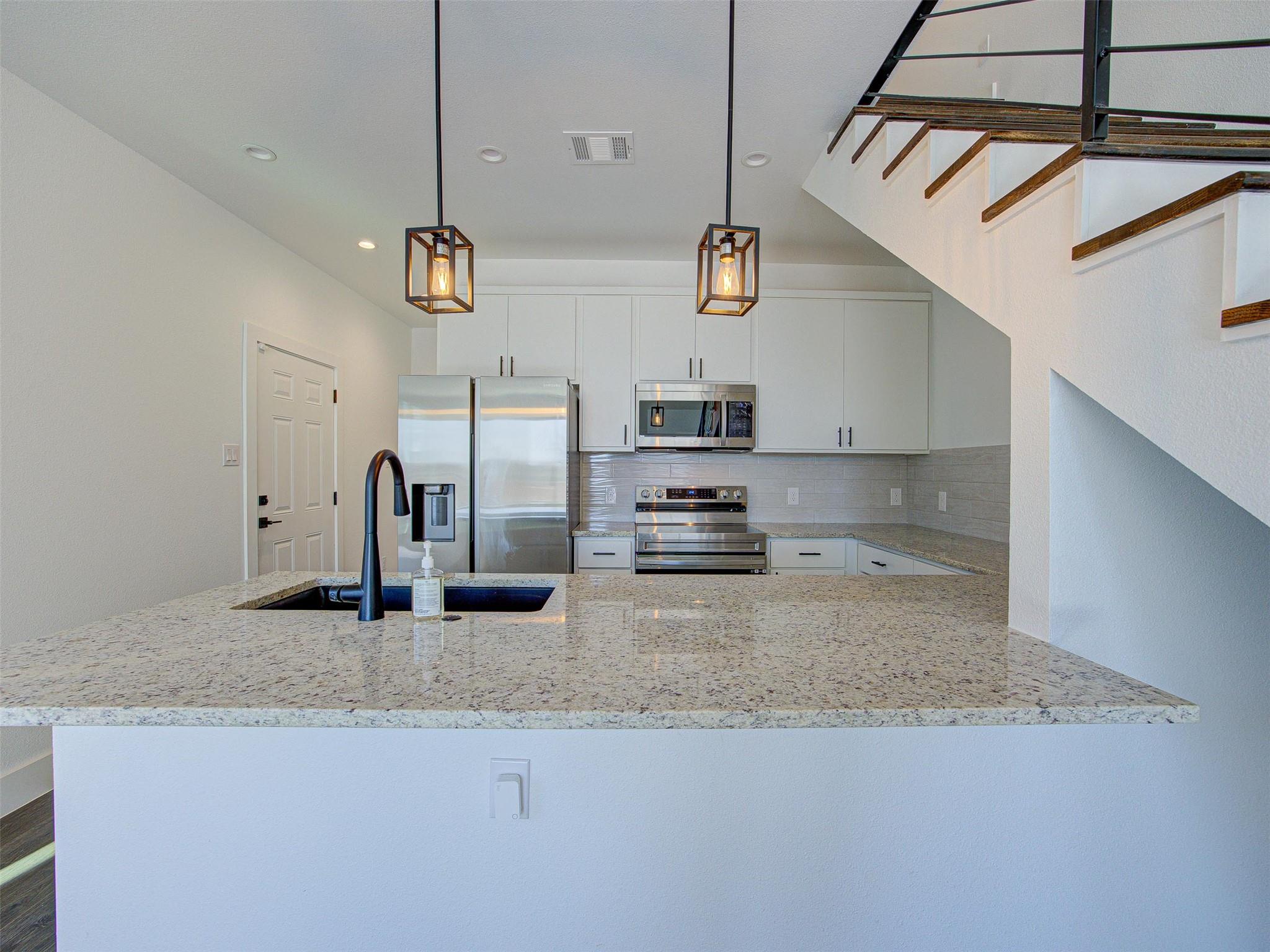20507 Bonanza St #b Property Photo 13