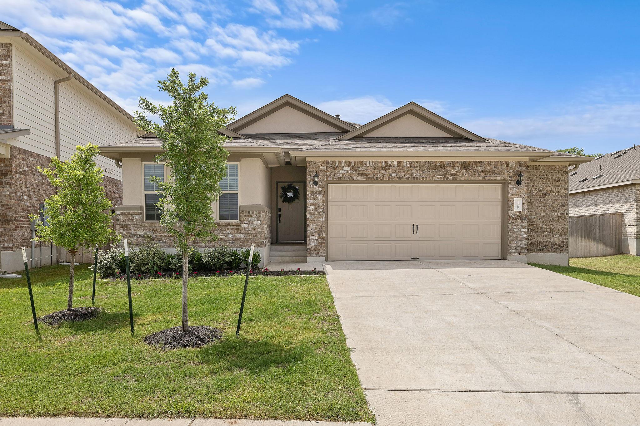 135 Hackberry Ln Property Photo