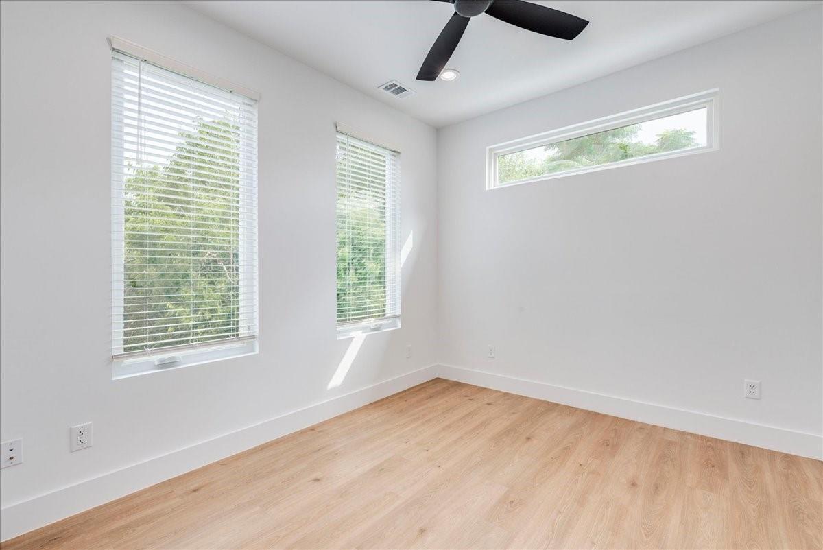 2302 Maxwell Ln #2 Property Photo 16