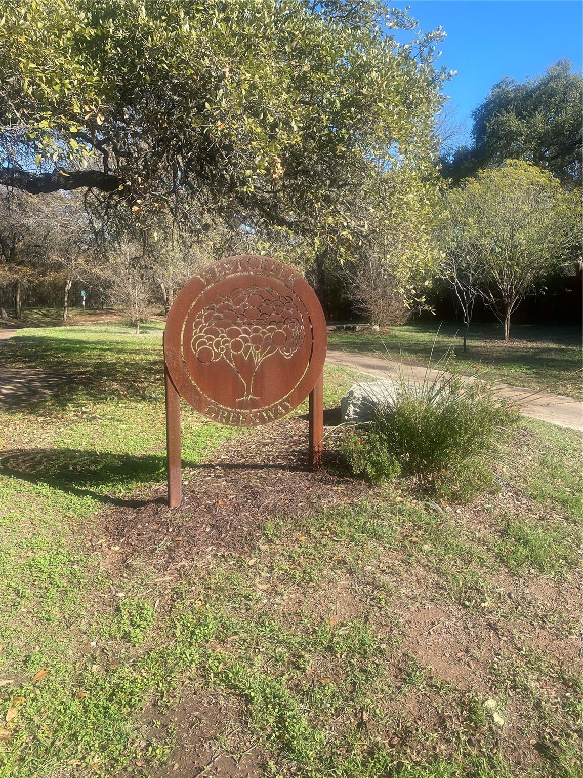 5104 Summerset Trl Property Photo 4