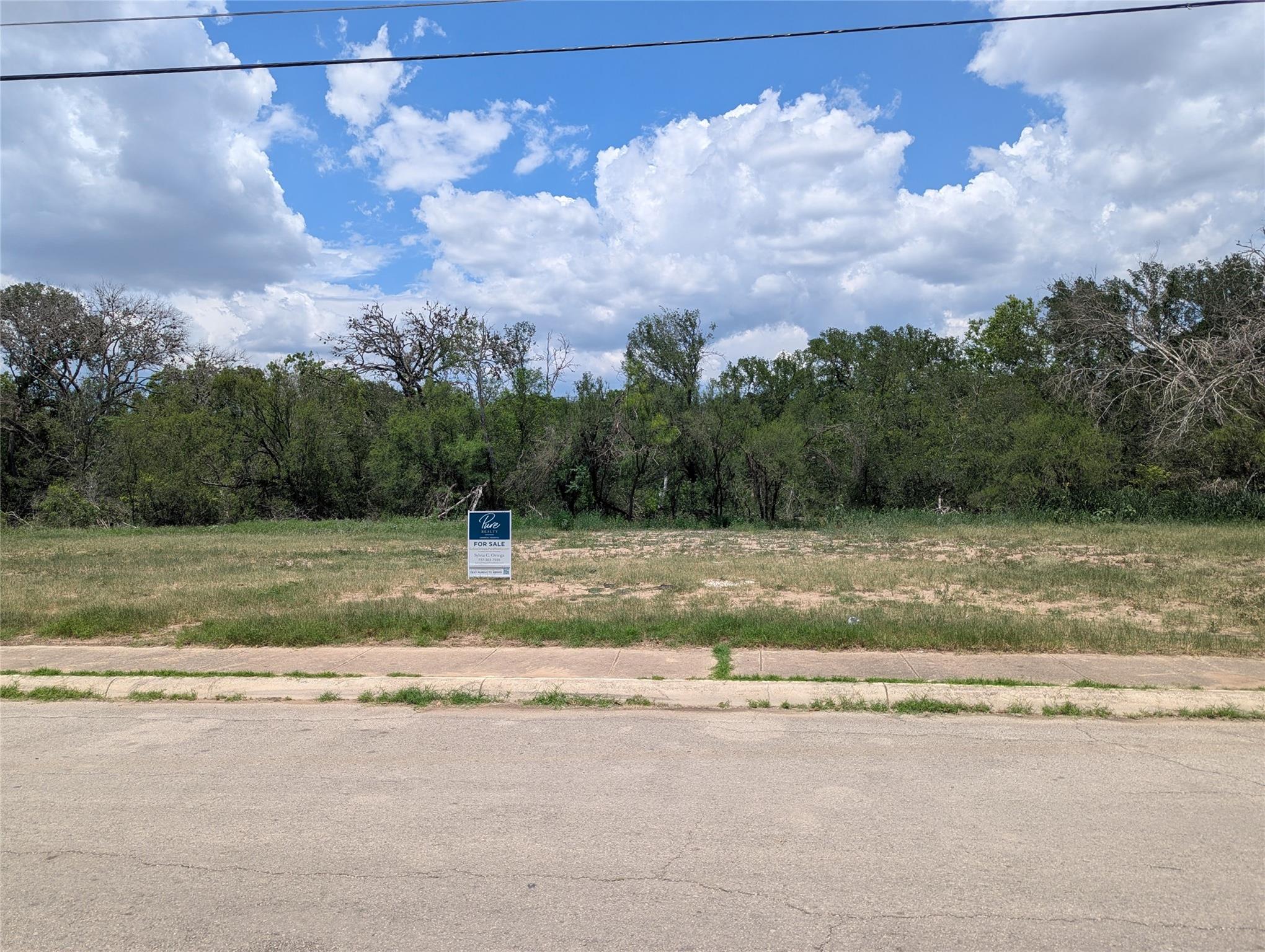 523 E Bundy St Property Photo 2