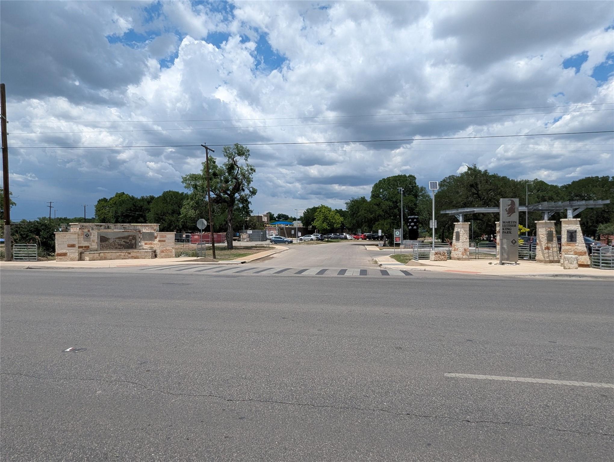 523 E Bundy St Property Photo 6