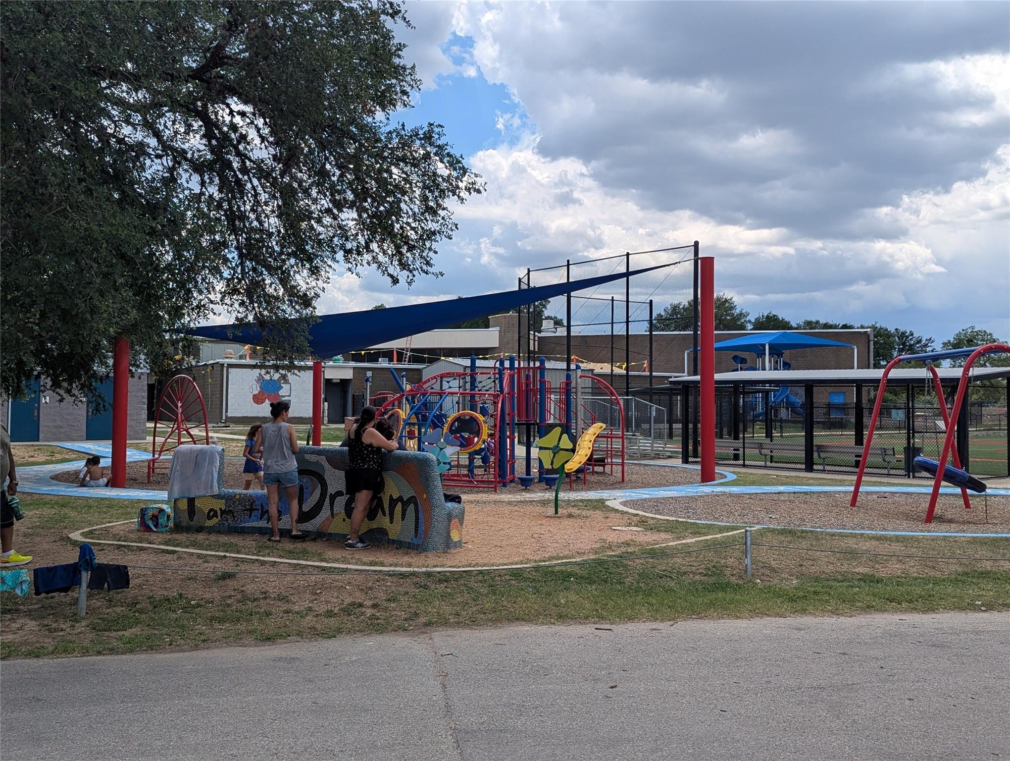 523 E Bundy St Property Photo 7