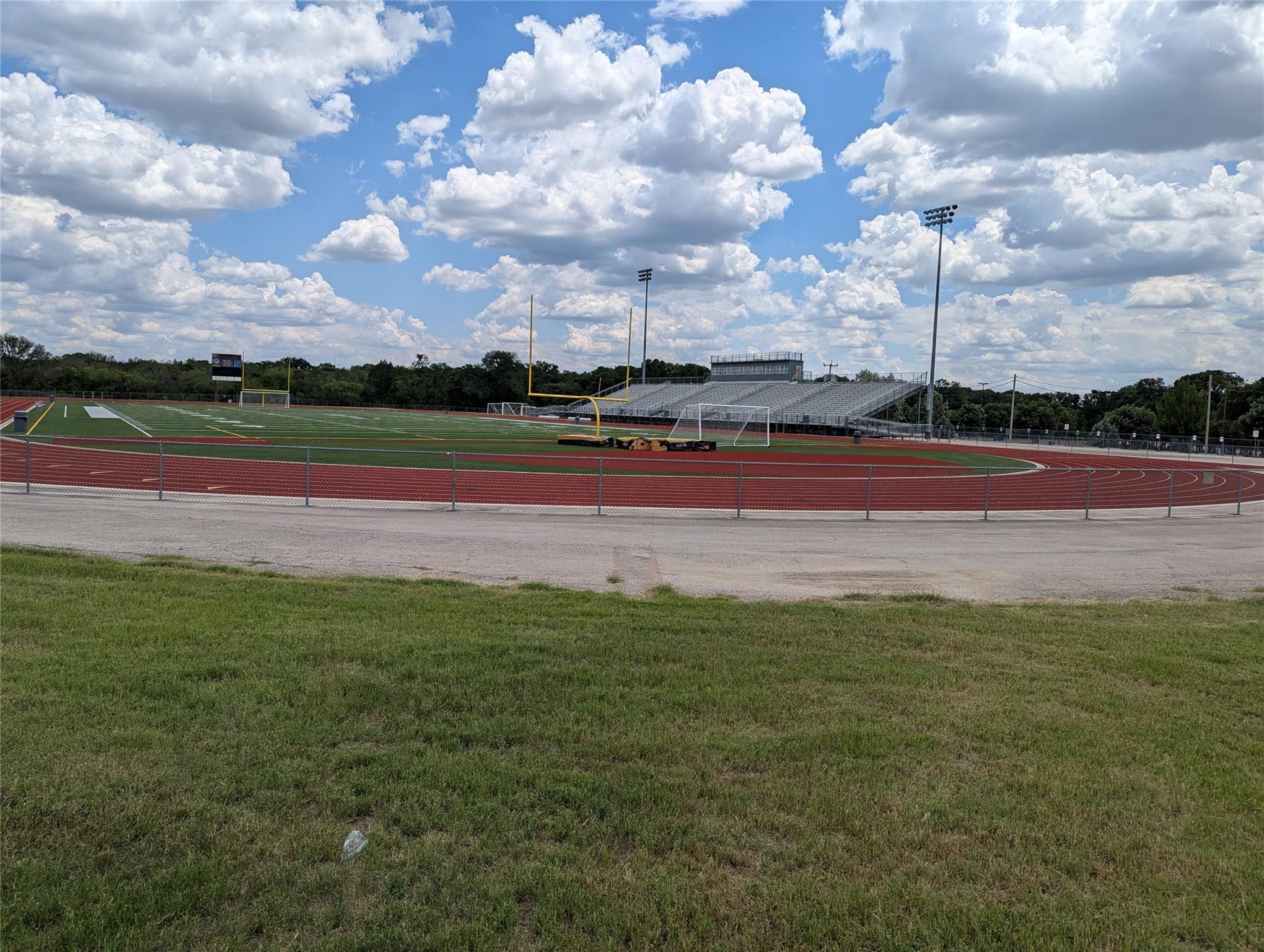 523 E Bundy St Property Photo 11