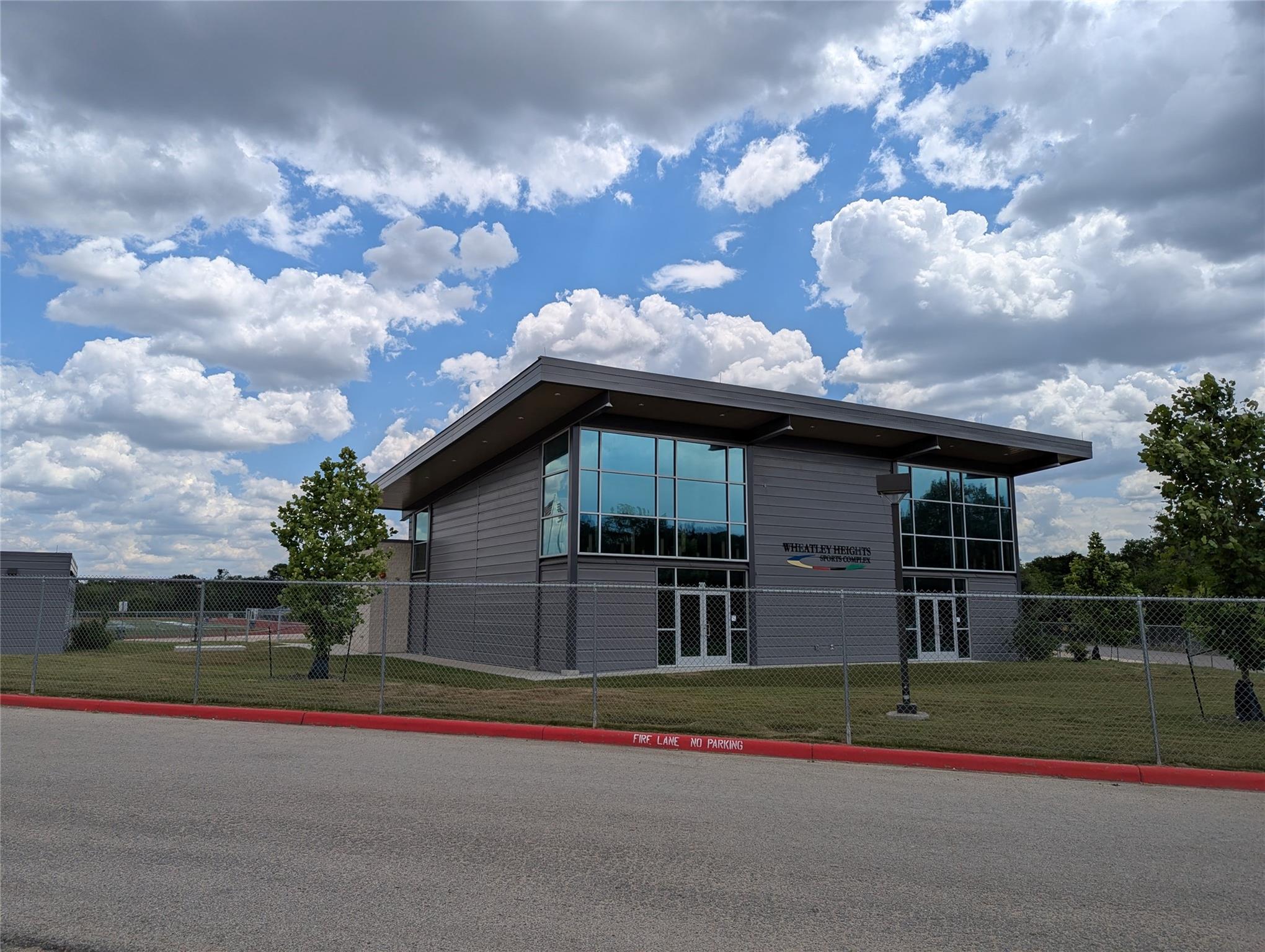 523 E Bundy St Property Photo 12