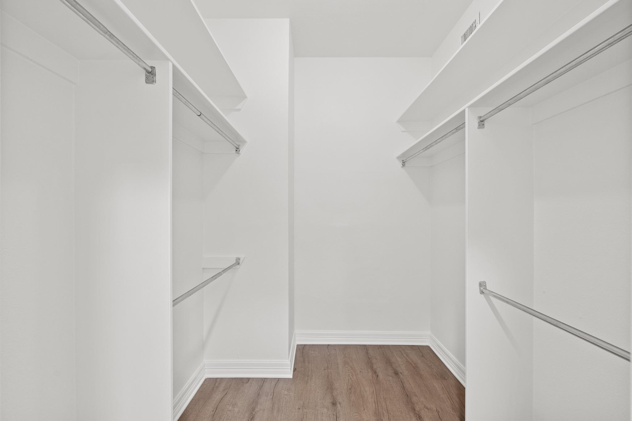 409 E 38th St #101 Property Photo 16