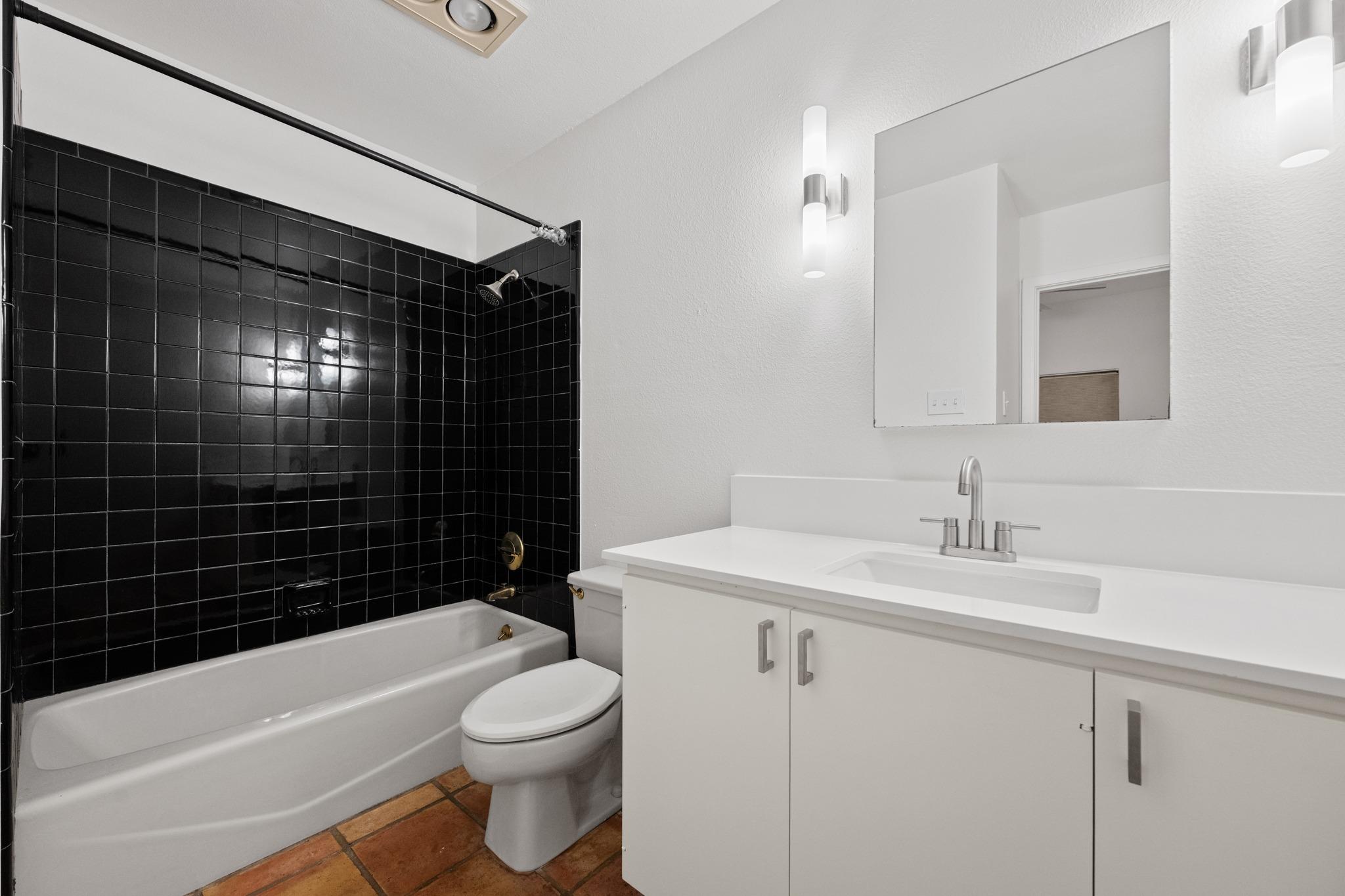 409 E 38th St #101 Property Photo 19
