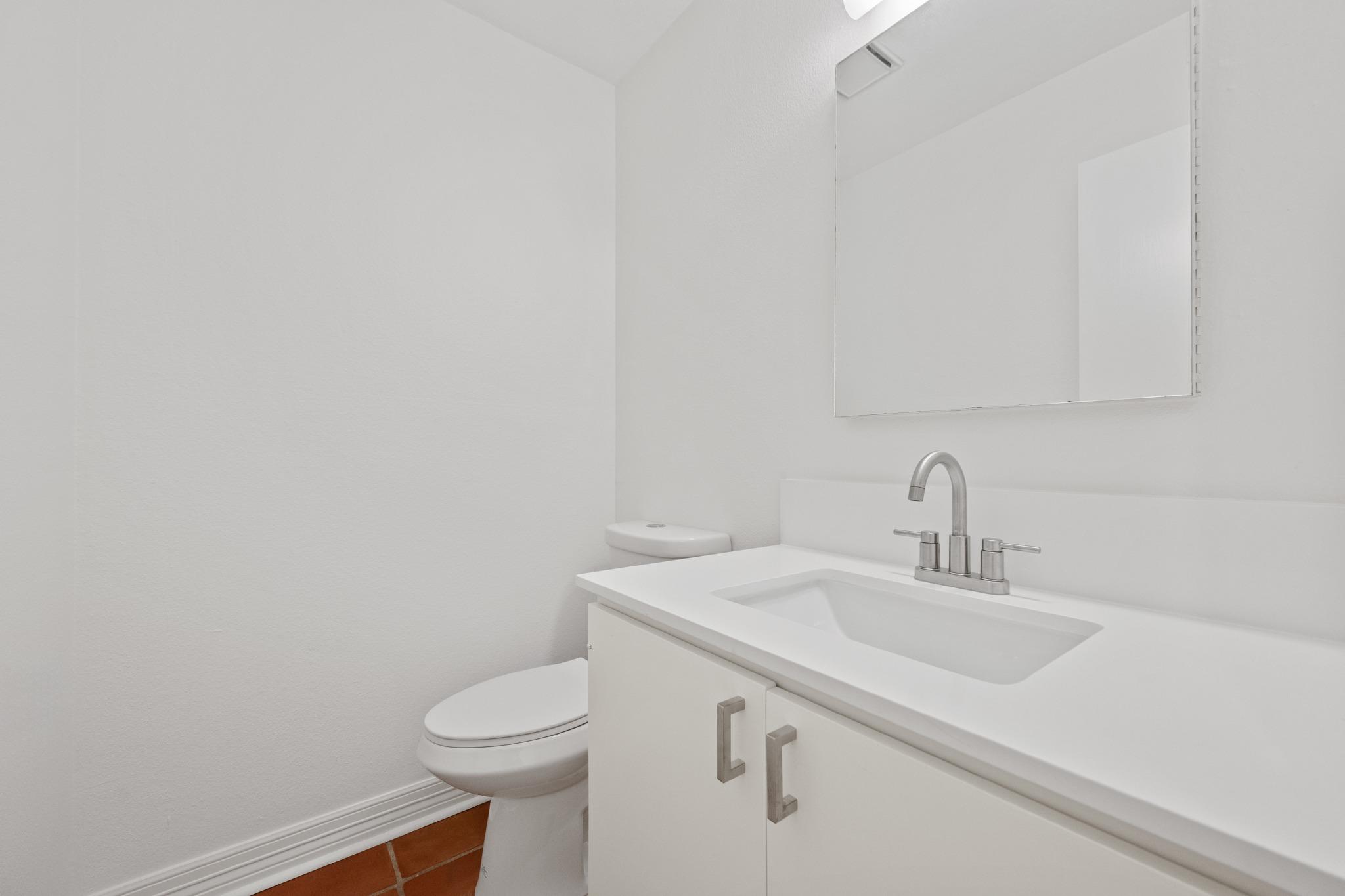 409 E 38th St #101 Property Photo 20