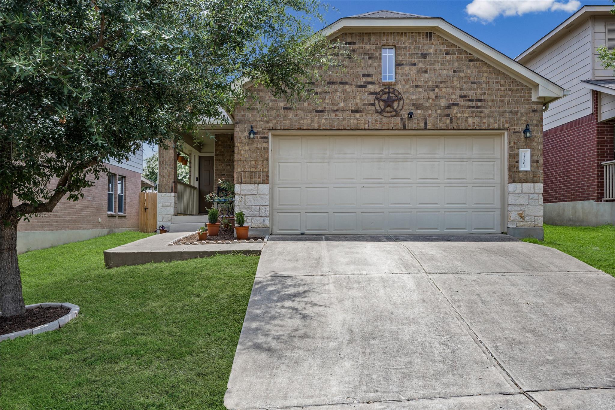 13501 Lismore Ln Property Photo 1