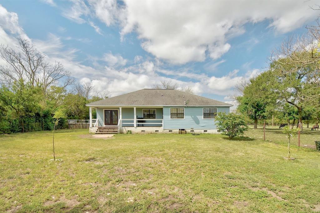 105 Deep Lake Cir Property Photo 1