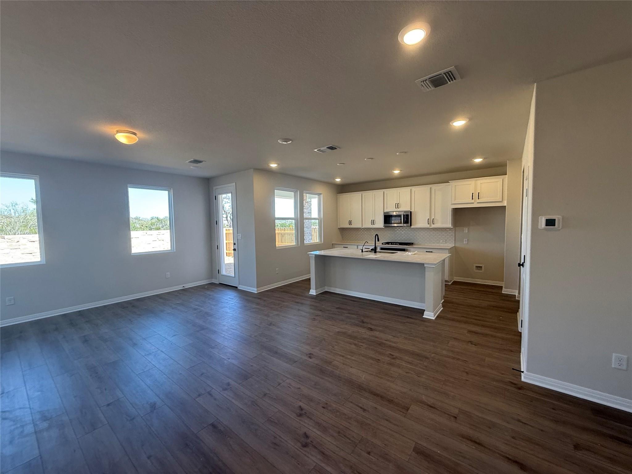 404 Possumhaw Ln Property Photo 9