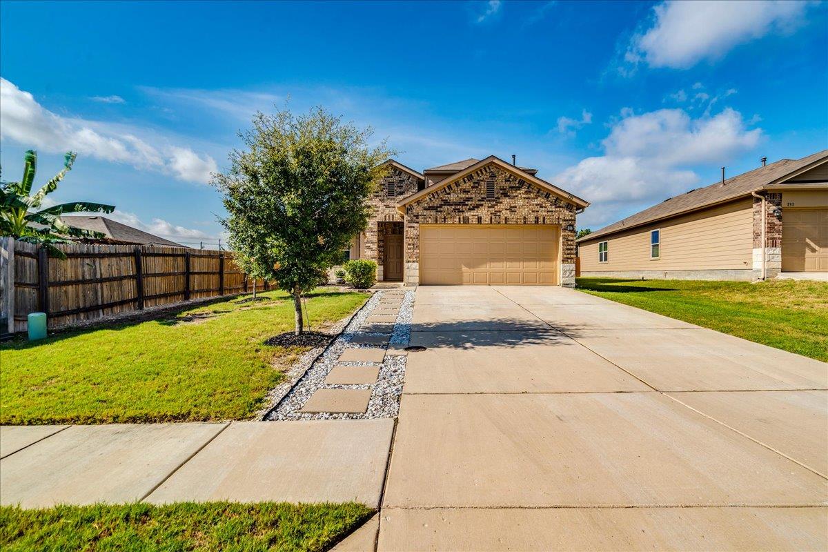 121 Coleto Creek Loop Property Photo 3