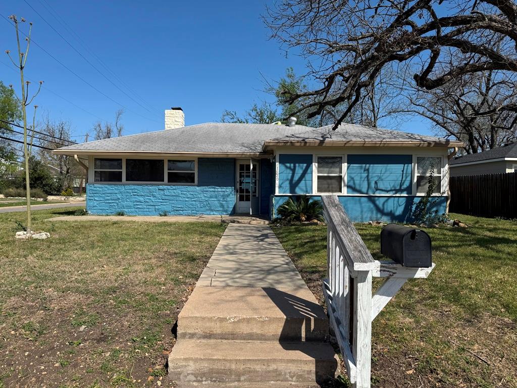 1120 Fisher St Property Photo 1