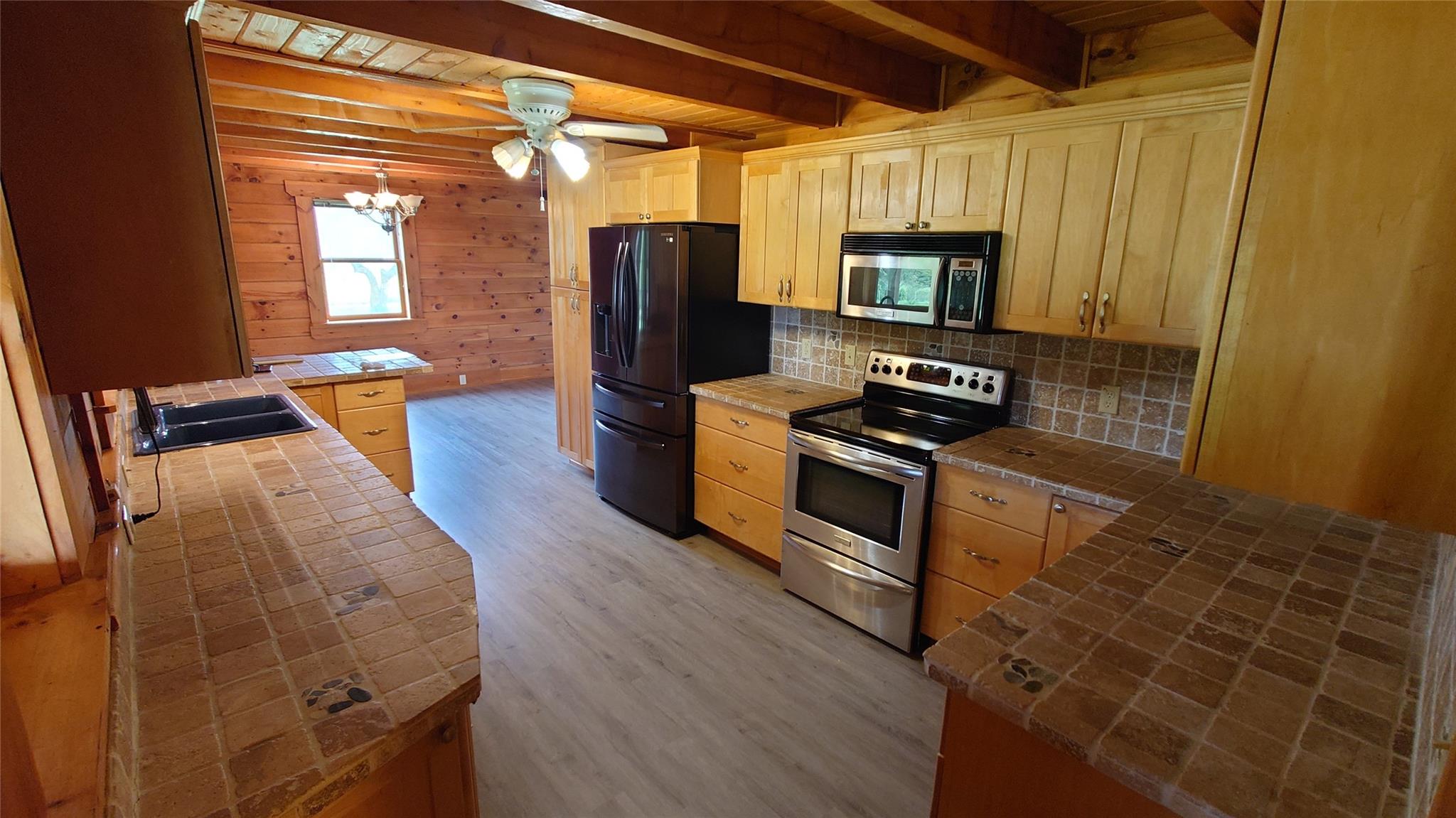 350 Hillview Rd Property Photo 6