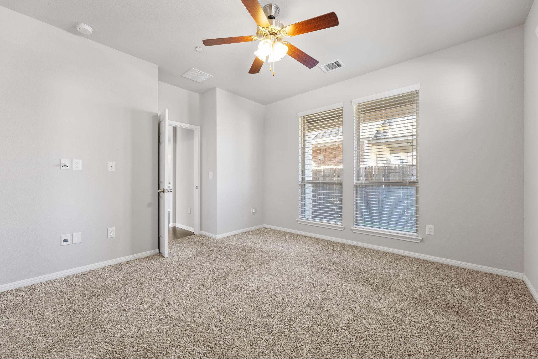 3240 E Whitestone Blvd #80 Property Photo 10