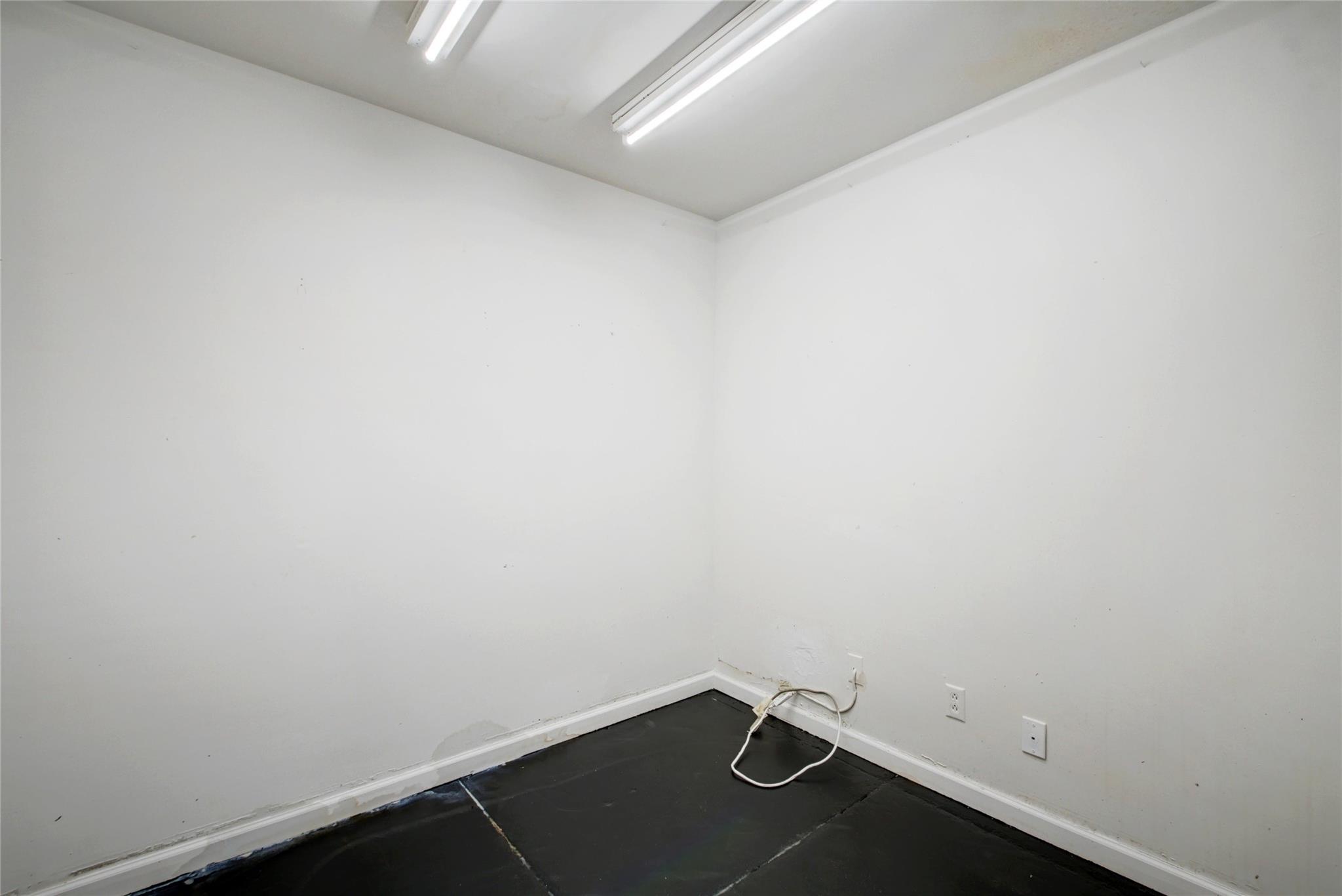 313 N Main St Property Photo 16