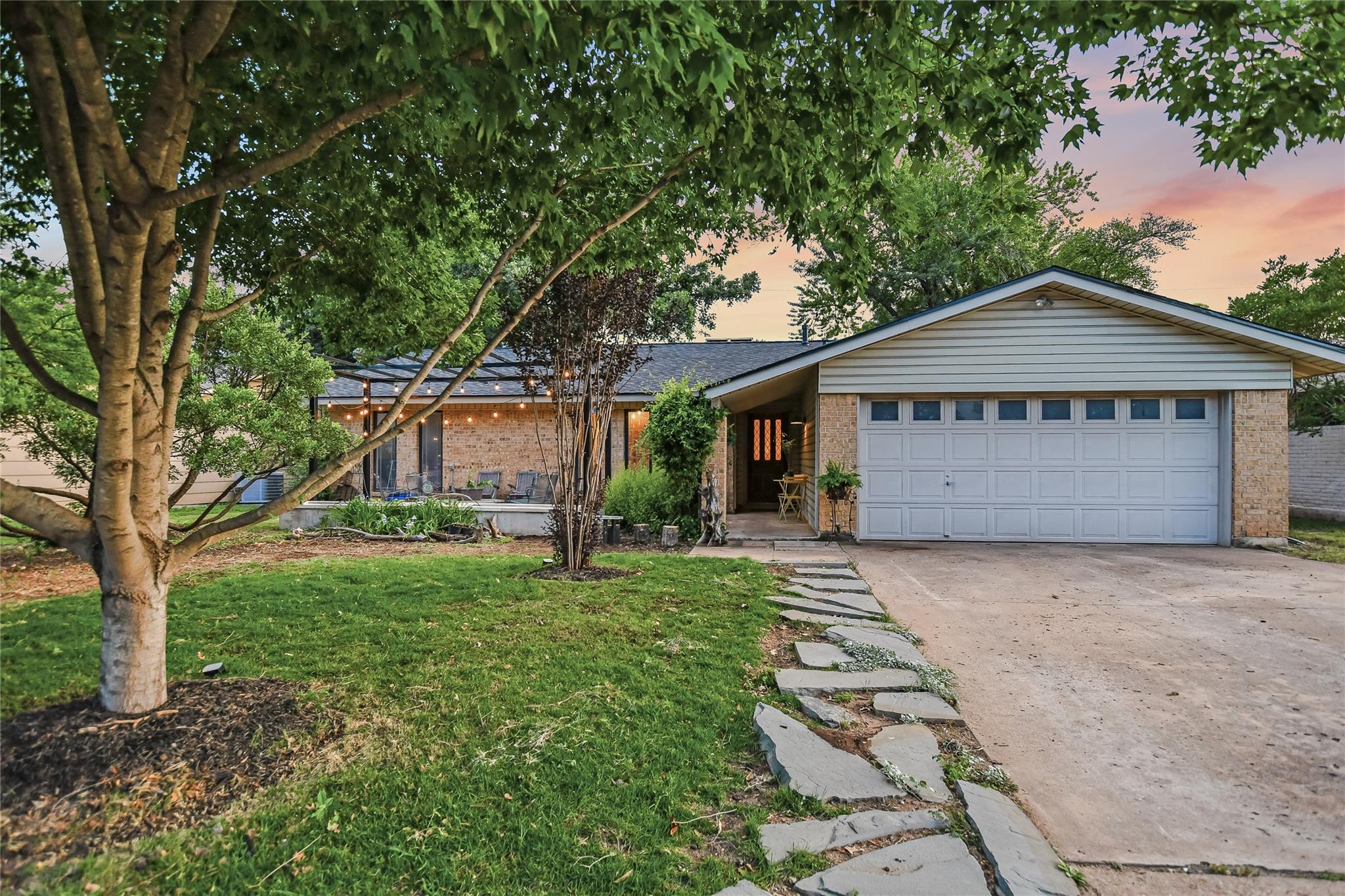 3209 Foster LN