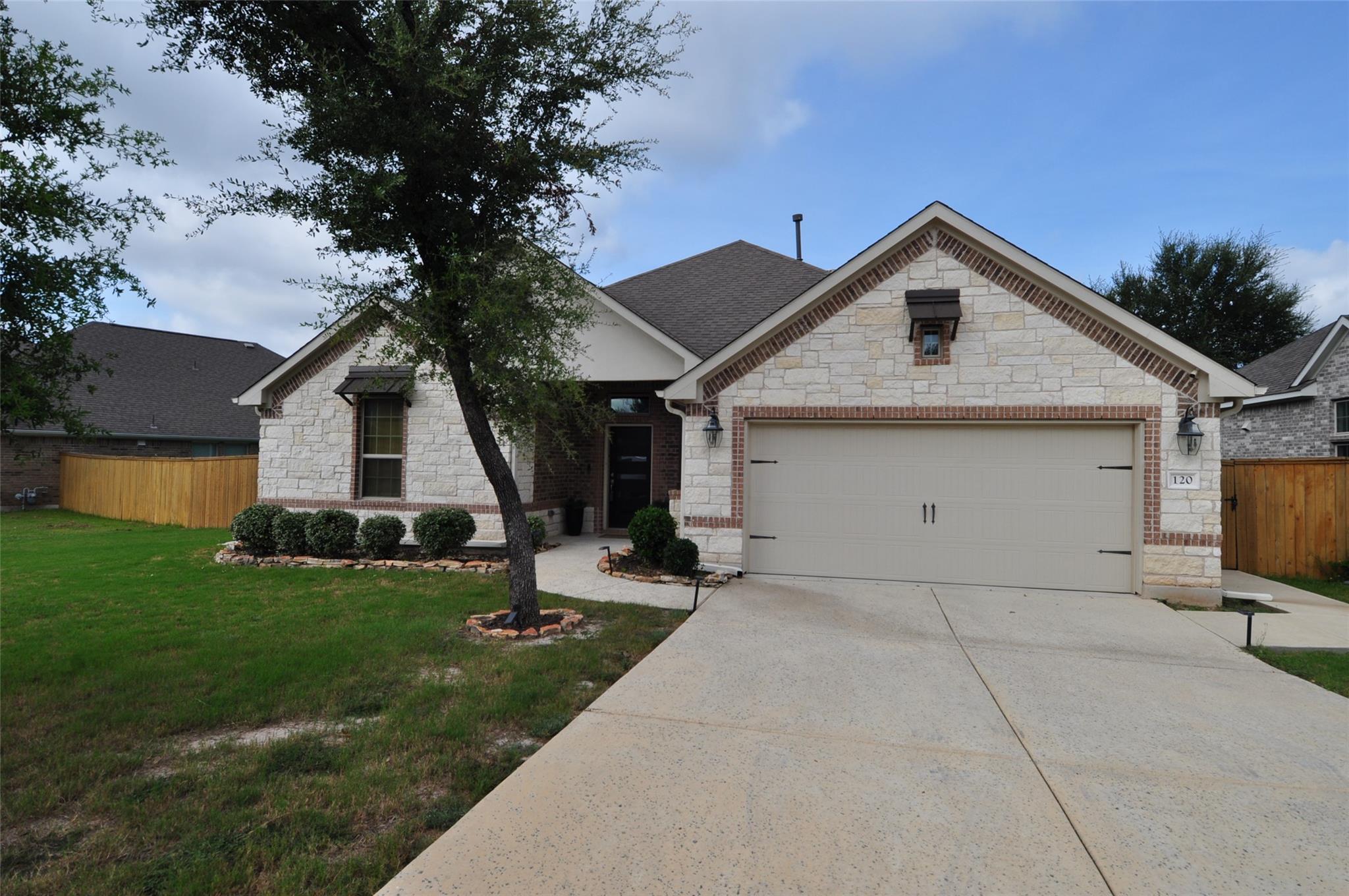 120 Sail Wind Way Property Photo 2