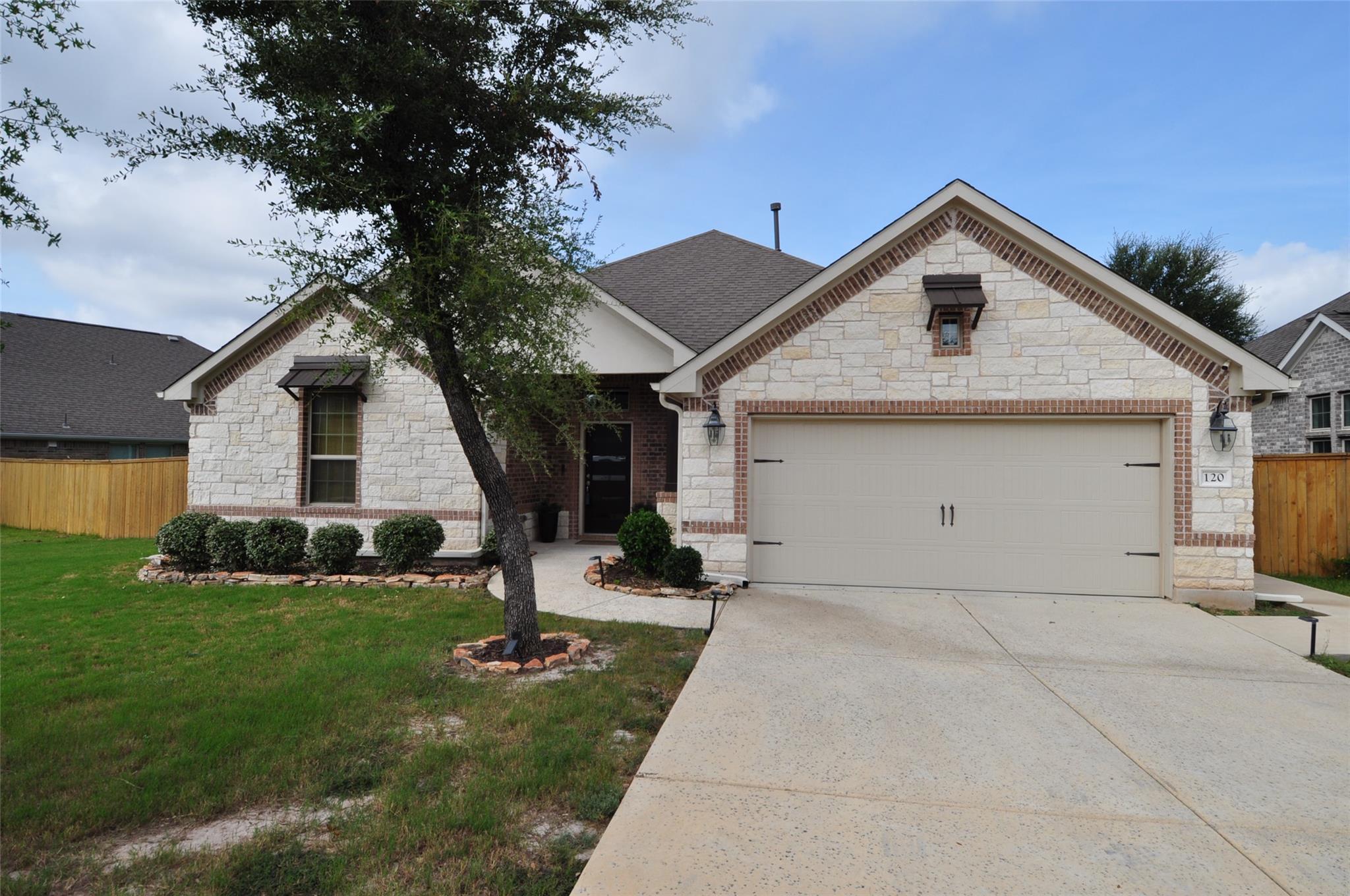 120 Sail Wind Way Property Photo 3