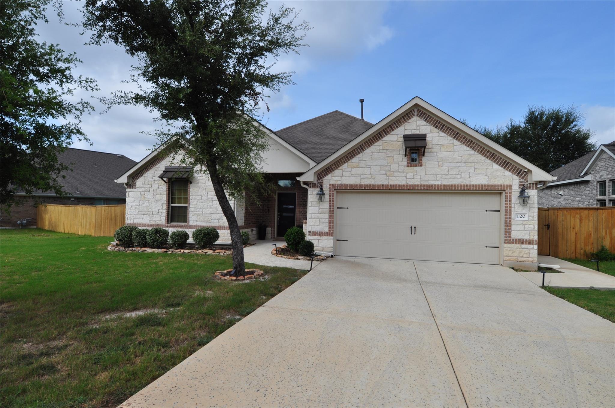 120 Sail Wind Way Property Photo 4
