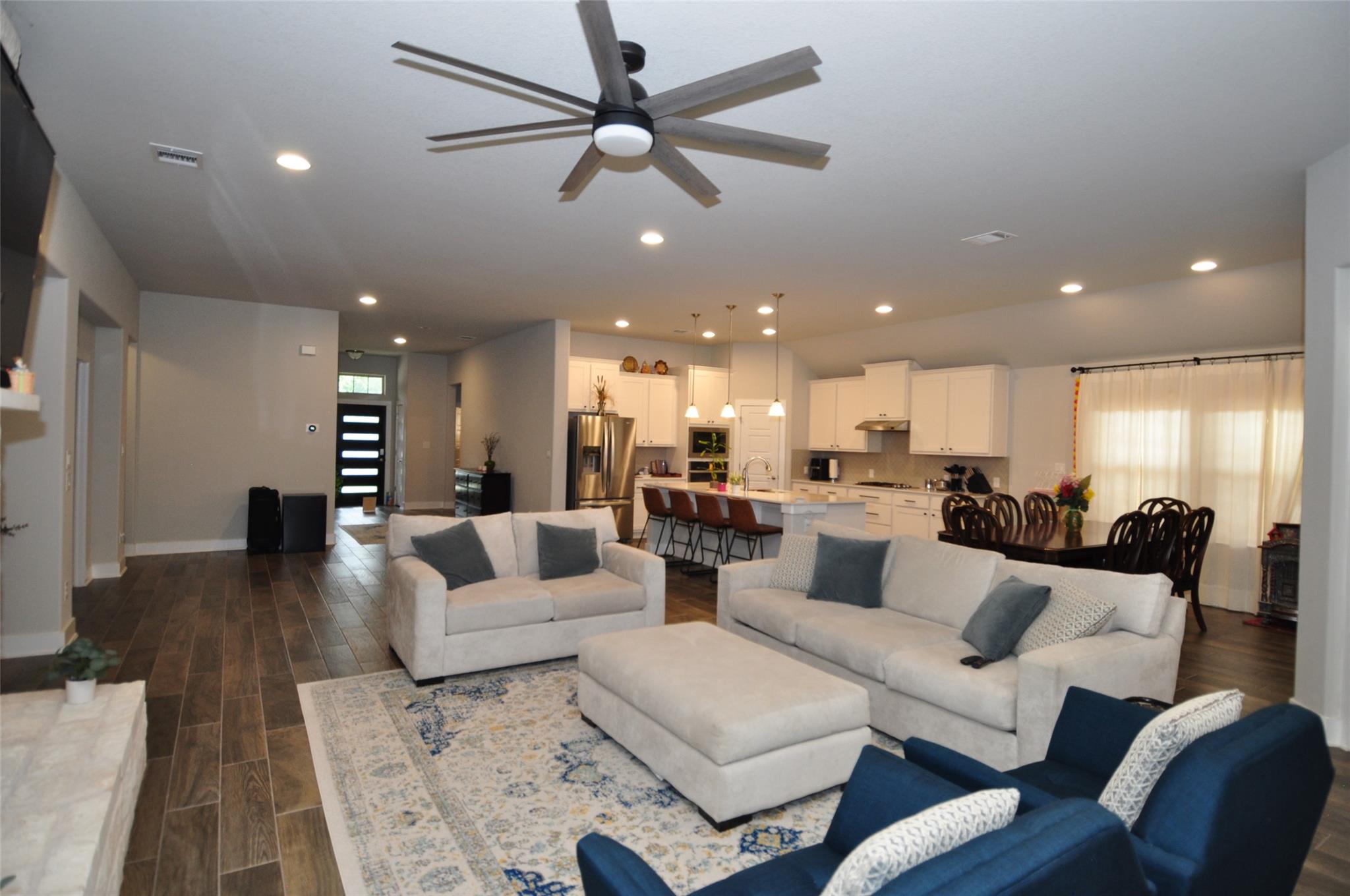 120 Sail Wind Way Property Photo 8