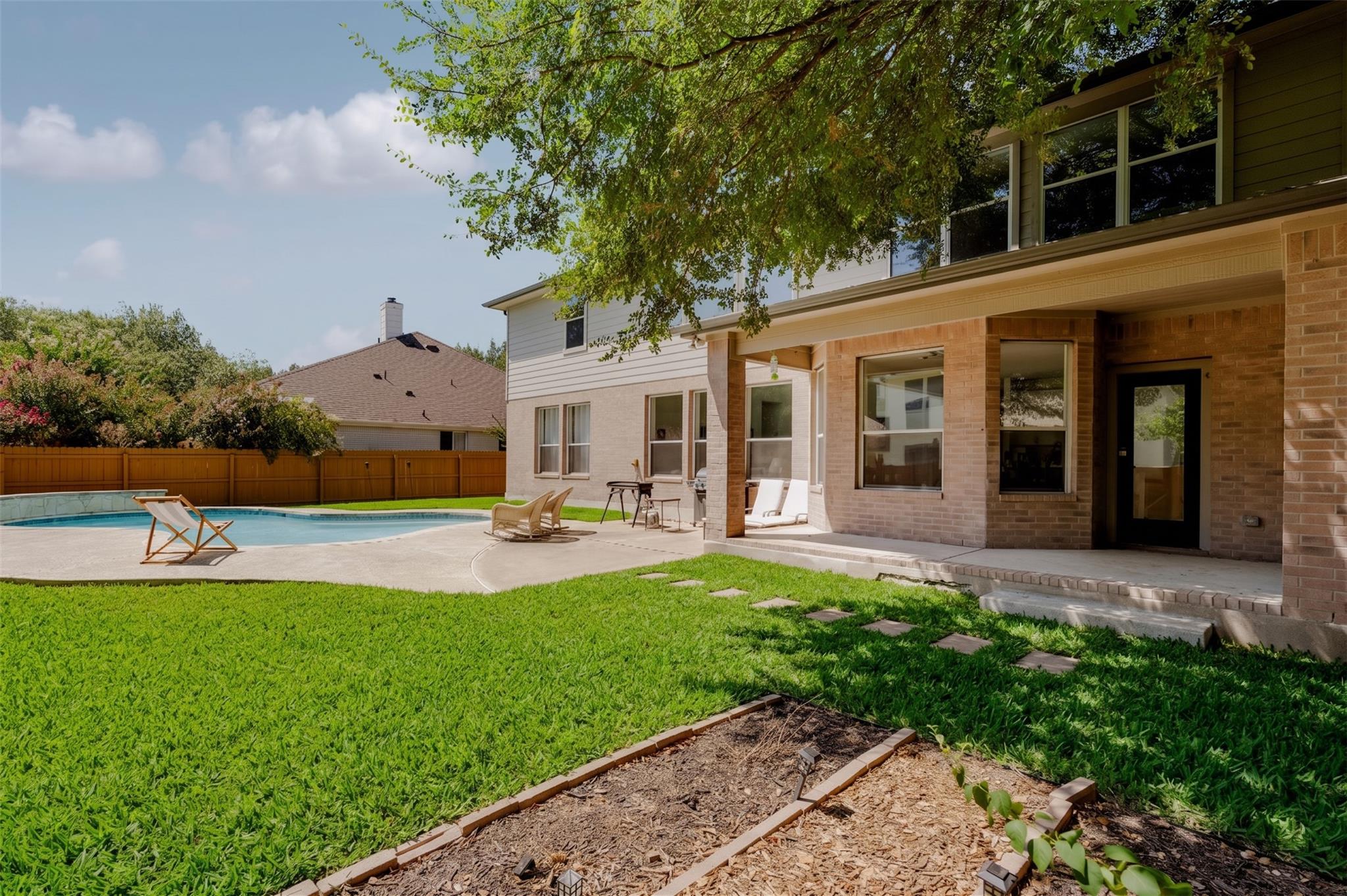 10909 River Plantation Dr Property Photo 4