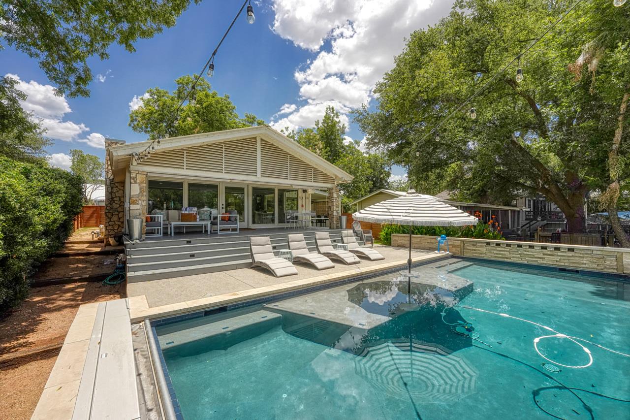 1304 S Lakeside Dr Property Photo 1