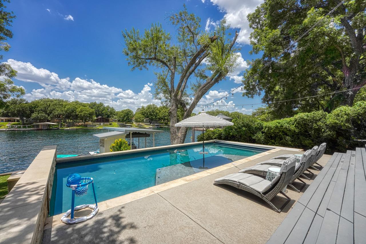 1304 S Lakeside Dr Property Photo 2