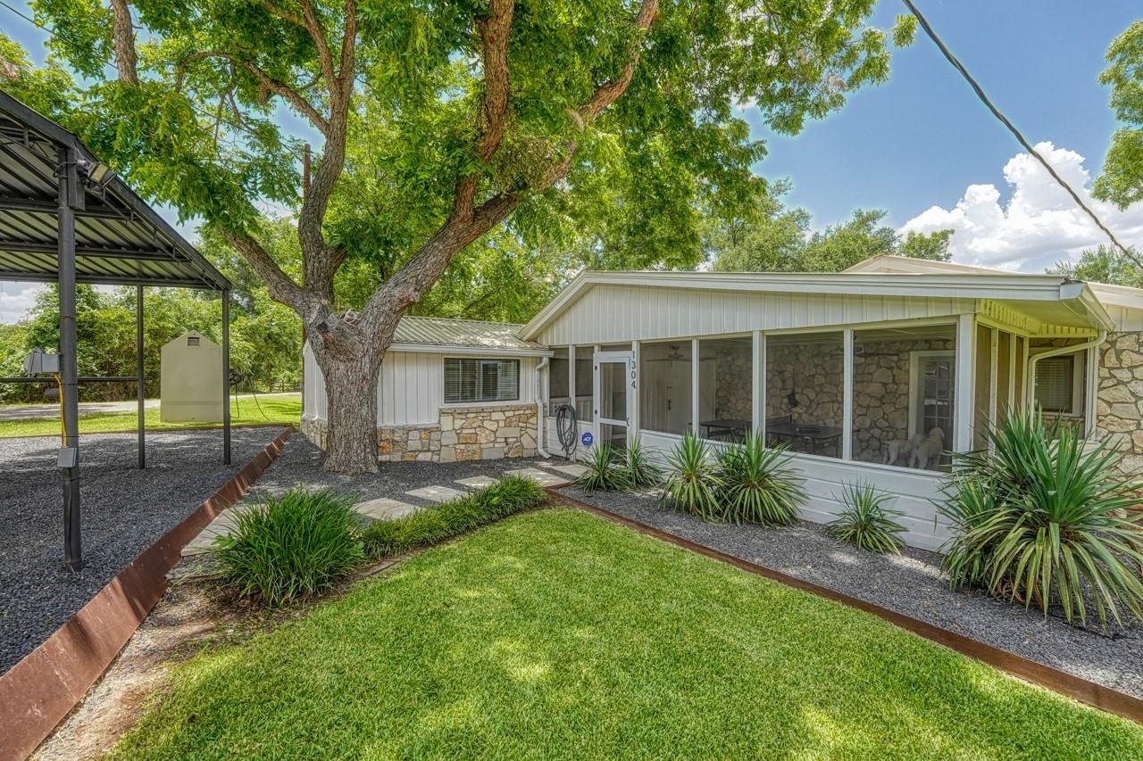 1304 S Lakeside Dr Property Photo 6