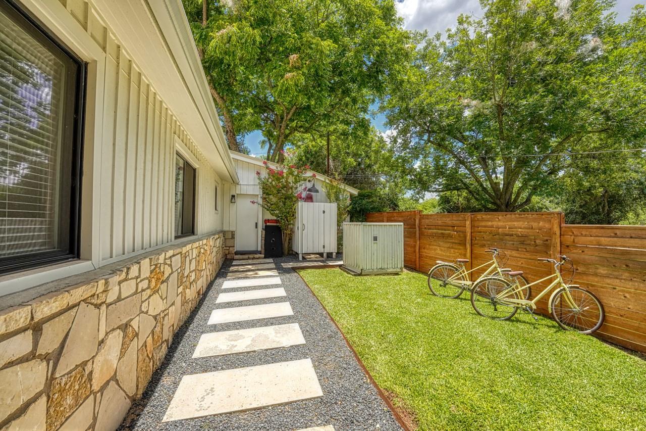 1304 S Lakeside Dr Property Photo 8