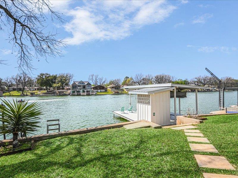 1304 S Lakeside Dr Property Photo 14