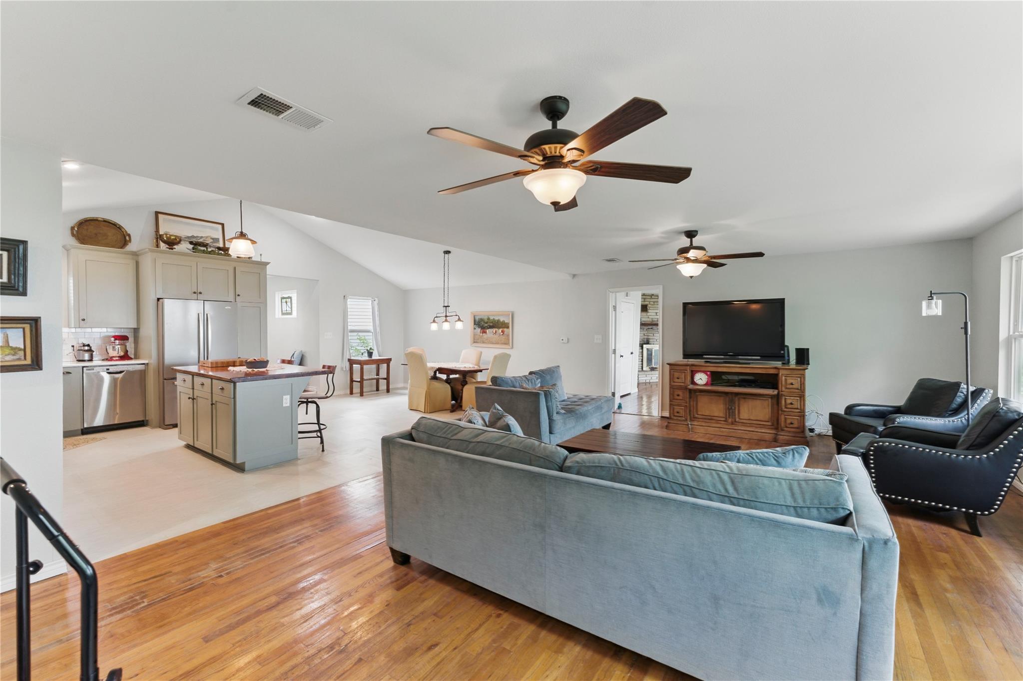 366 Arrow Hl Property Photo 6