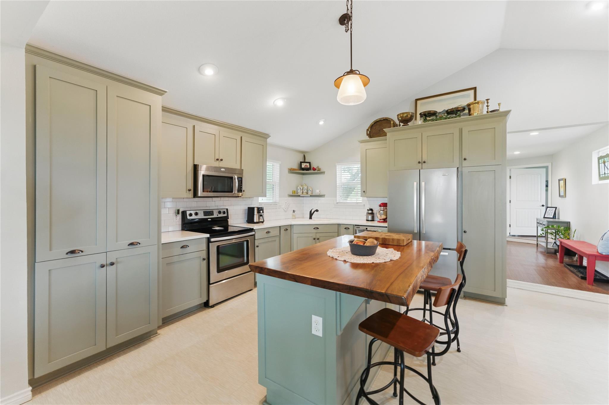 366 Arrow Hl Property Photo 11