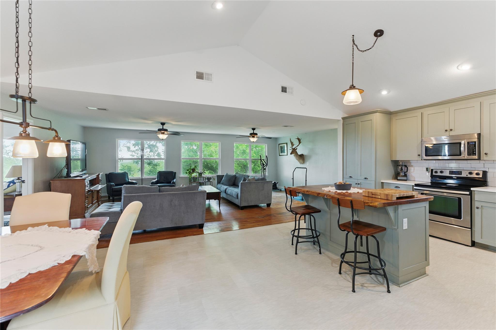 366 Arrow Hl Property Photo 14
