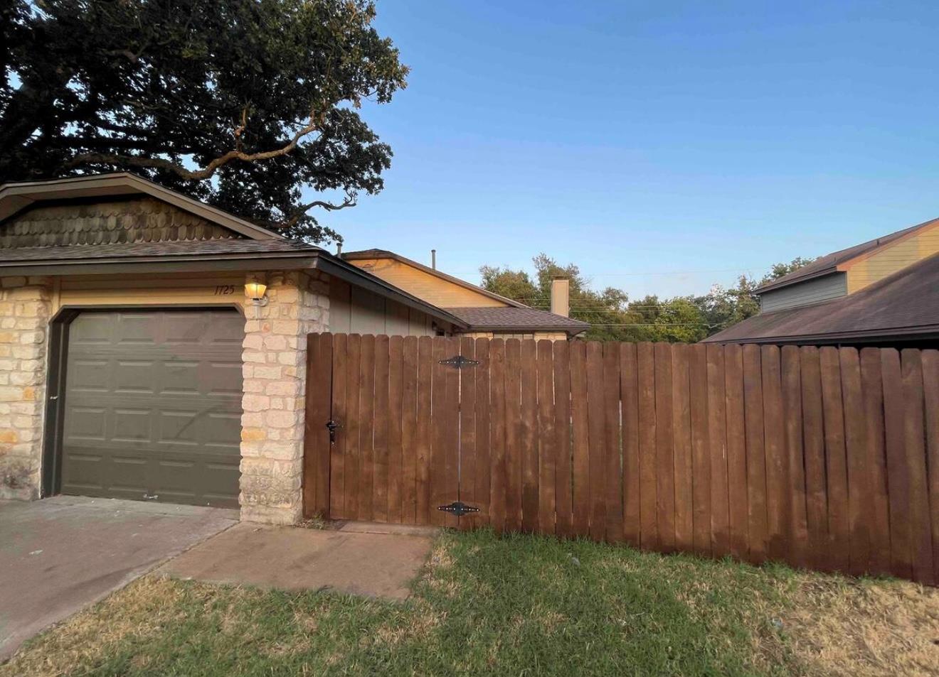 1725 Horseshoe Cir Property Photo 3