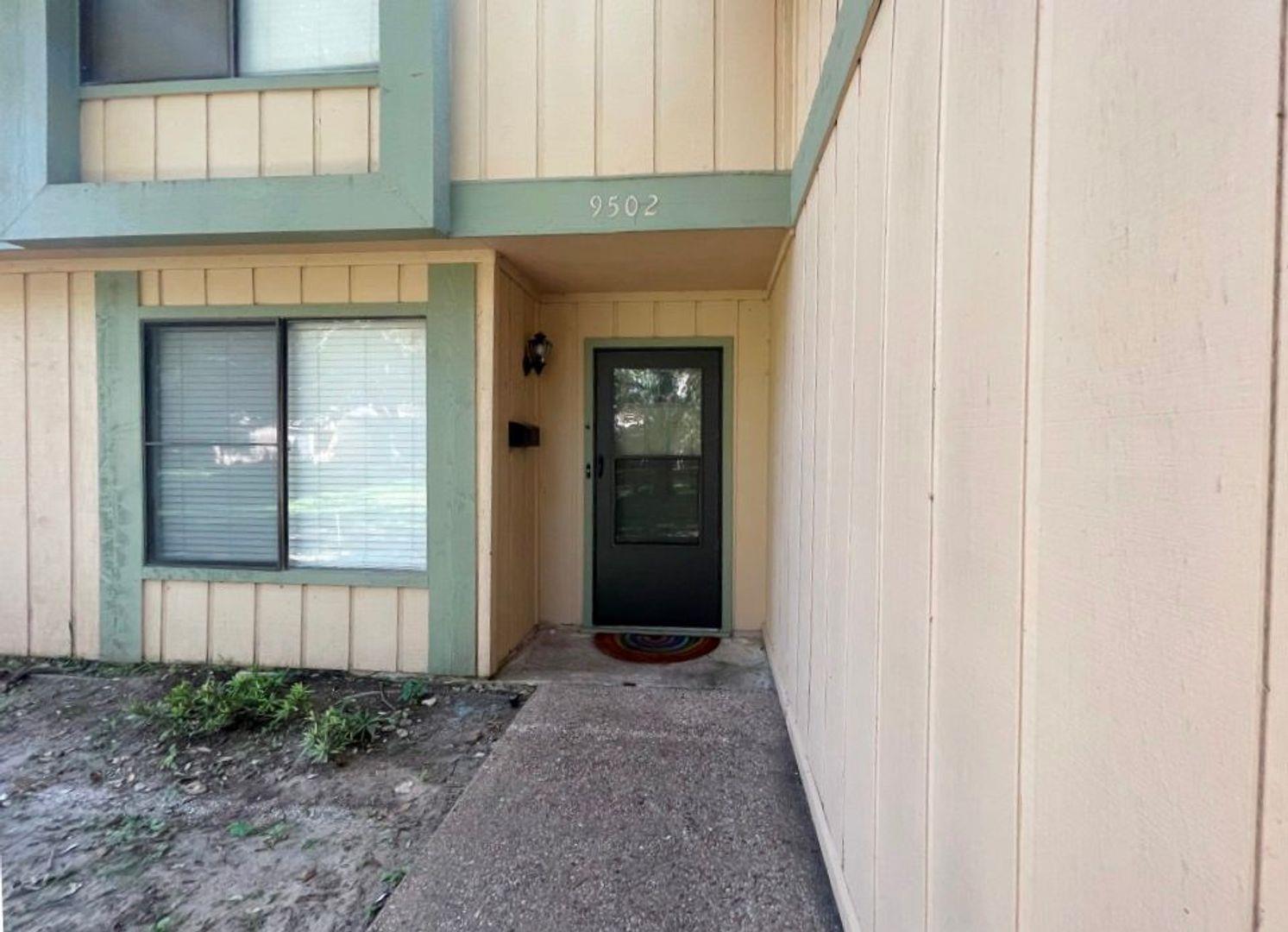 9502 Quail Village Ln Property Photo 2