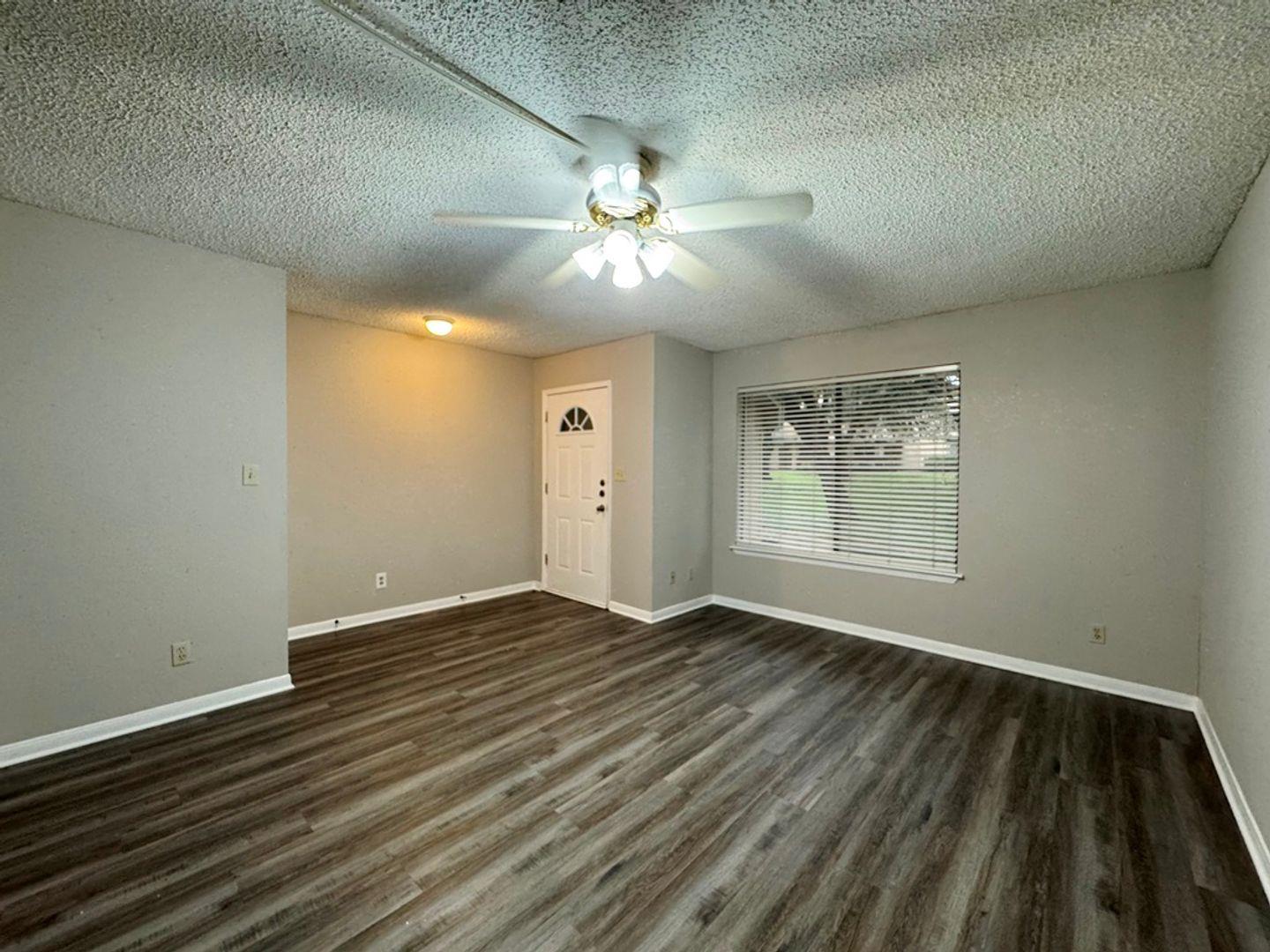 9502 Quail Village Ln Property Photo 3