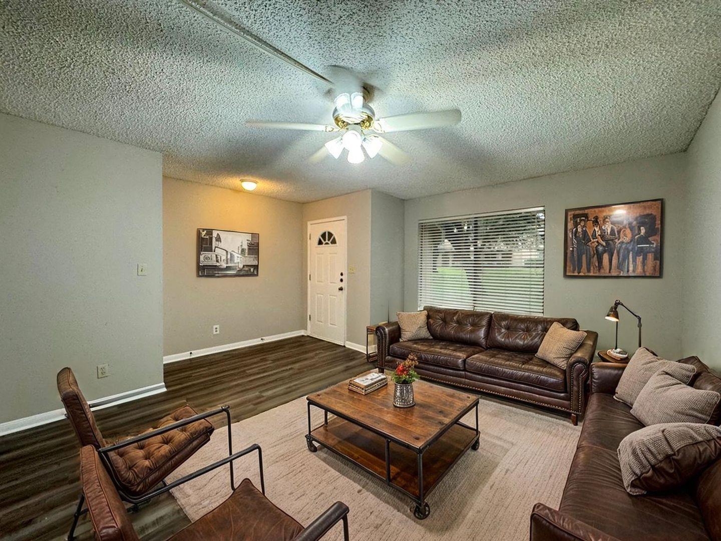 9502 Quail Village Ln Property Photo 4
