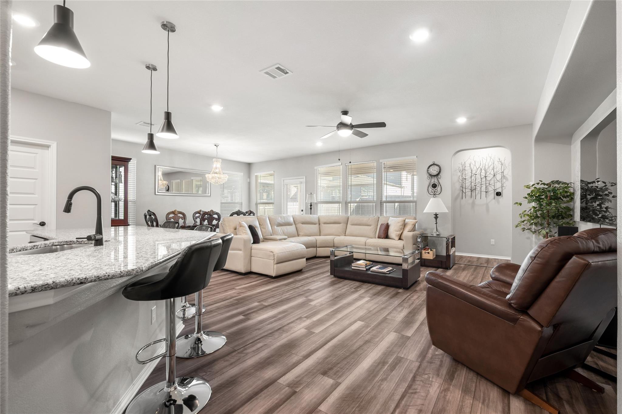 3721 Forino Dr Property Photo 4